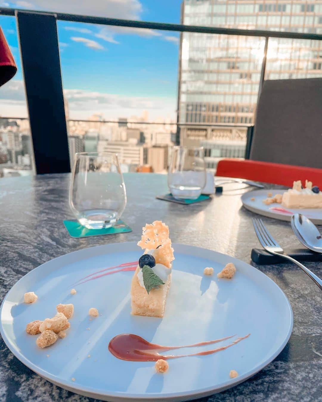 藤子さきのインスタグラム：「19時にダイエットレシピYouTubeに出るよ〜🥰 夜食に食べても太らない、罪悪感ないつまみレシピ紹介してます🌞 深夜2時くらいに食べてる🌚  #写真はダイエットではないね #diet #foodstagram #foodporn」