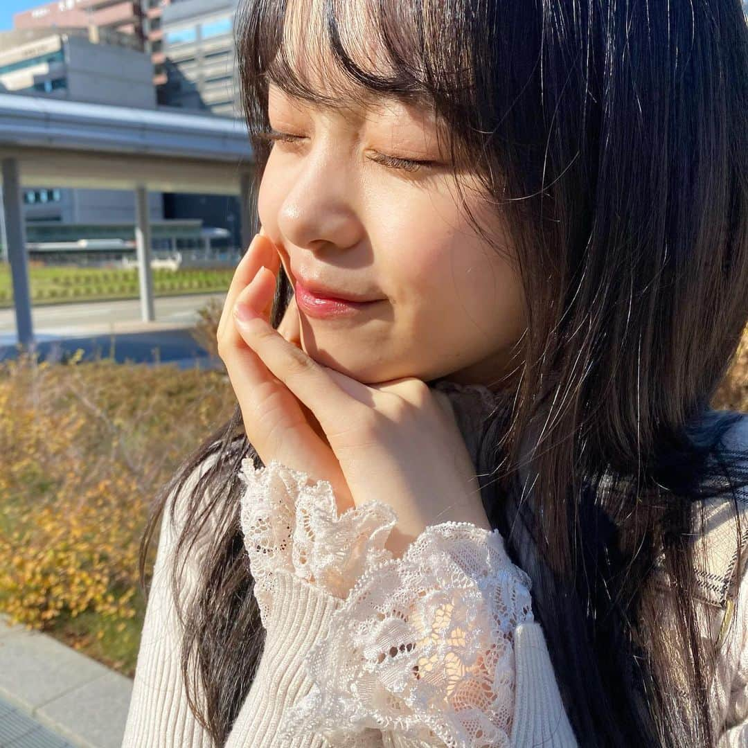 林芽亜里さんのインスタグラム写真 - (林芽亜里Instagram)「🎀﻿  10連発~！ ﻿ ファーコートの触り心地が最高なの🥺﻿ 見た目も可愛いし触り心地もいいなんて最高なアウターだねっ💡﻿ ﻿ トップスもレースが着いてるのがガーリーポイント💗﻿ ﻿ チェックのサロペと合わせてテディーガール風なコーデにしてみたよ‪( ᷇࿀ ᷆ )‬﻿ ﻿ #mellowneon #AND24LOVELY #ニコラ #林芽亜里﻿ ﻿」11月13日 17時33分 - meari__hayashi