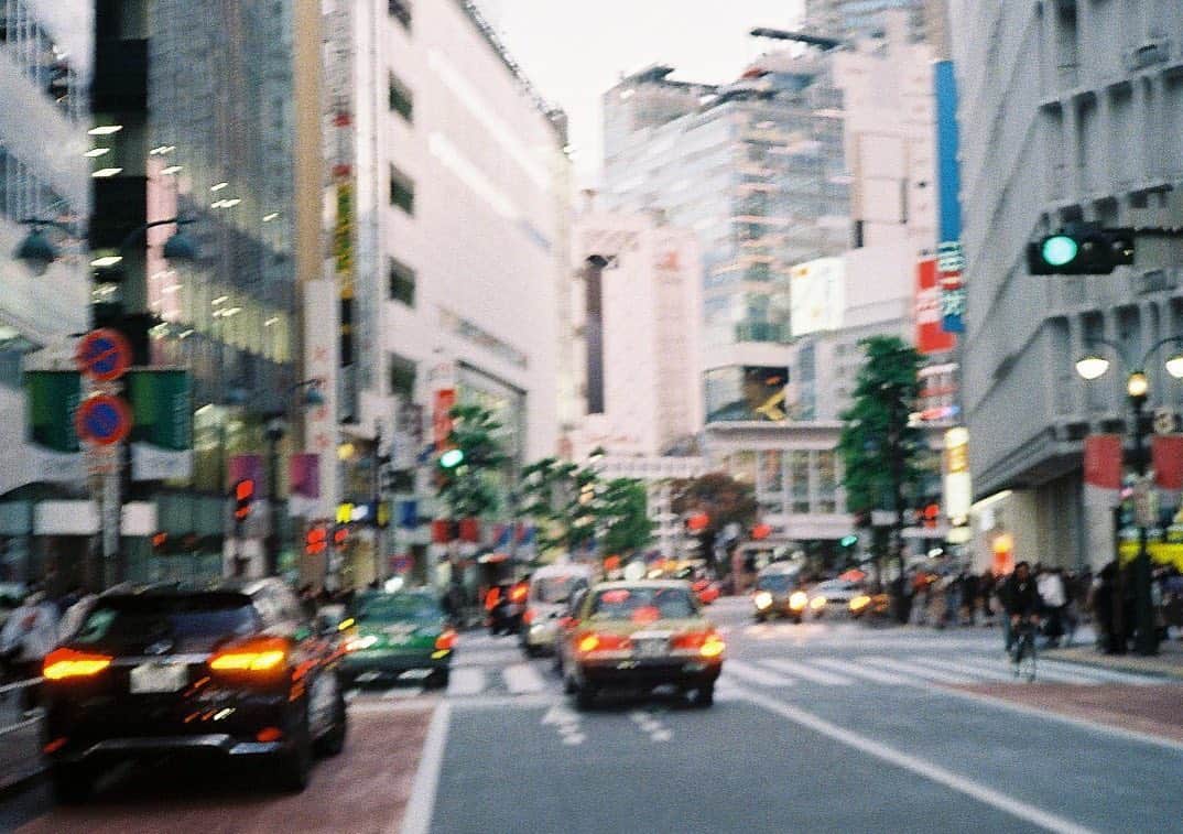 YOSHI（よし）さんのインスタグラム写真 - (YOSHI（よし）Instagram)「人はぼやけて見える、けど、時を止めたら鮮明に映る、街は毎日変わる、けど、時が止まれば何も変わらない、」11月13日 17時30分 - yoshi.226