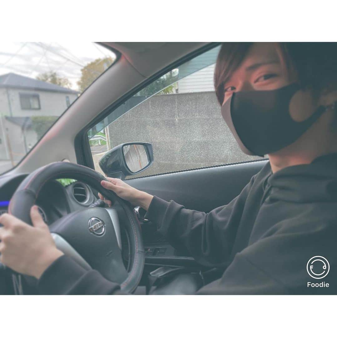 なのカップルのインスタグラム：「･﻿ ﻿ ﻿ ﻿ かいくん初運転〜！！﻿ ﻿ かっこよかったなあ……﻿ 隣でずっと動画撮ったり写真撮ったりしてた✨😭﻿ ﻿ 青っぽい加工おしゃれだよね﻿ コントラストが低い系の加工が好きだから﻿ こんな感じに加工してみたよ﻿ ﻿ 2枚目のQRで同じ加工を真似してね！ ﻿ #フーディーカメラ﻿ #フーディーレシピ #初運転」