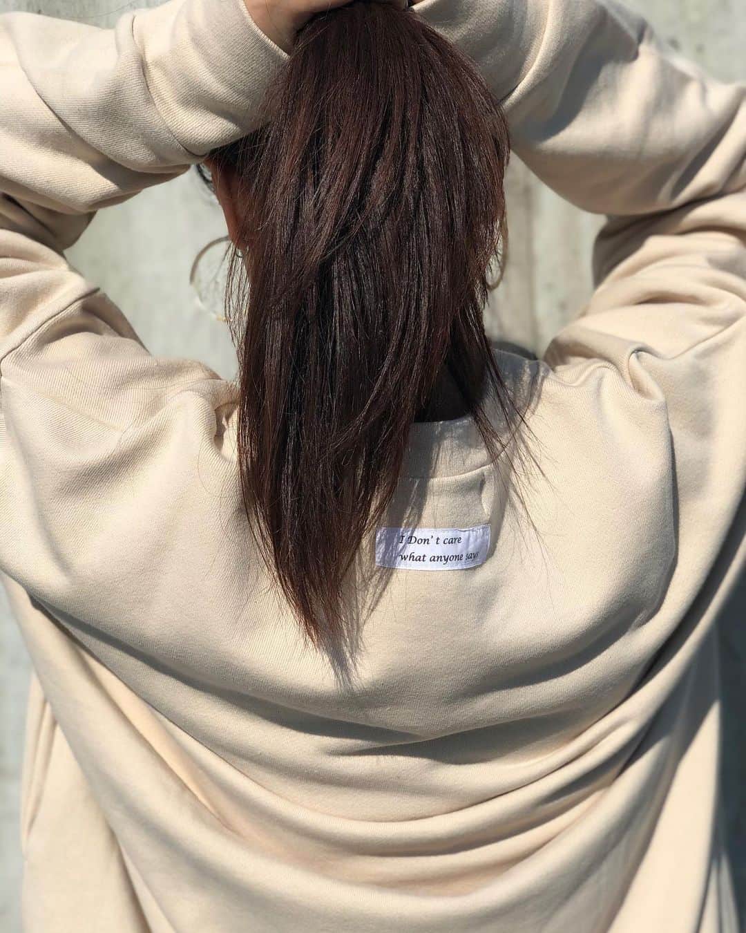新谷美奈のインスタグラム：「.﻿ ﻿ フロントには同色のロゴ刺繍を。﻿ バックにはさりげないパッチを。﻿ ﻿ 男女関係なく着るアイテムだからこそ﻿ かわいいワンポイントと﻿ 女性らしい仕草を添えて🥰﻿ ﻿ Nina mew﻿ sweat ¥15,000+tax﻿ skirt ¥20,000+tax﻿ ﻿ ▷HAPPY COUPONで最大10%OFFに！﻿ 　精算時にお渡ししております♡﻿ ﻿ @ninamew_official#Ninamew#ニーナミュウ#ゆめタウン#ゆめタウン佐賀#セレクトショップ#selectshop」