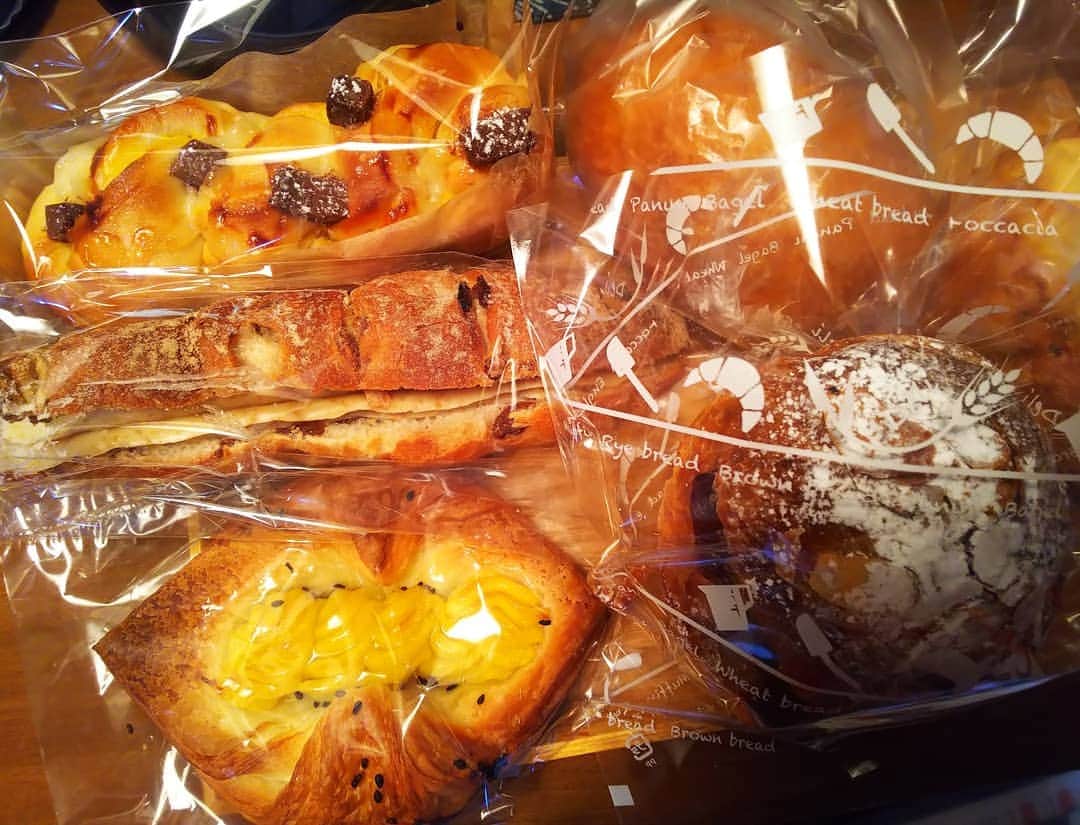 みながわゆみさんのインスタグラム写真 - (みながわゆみInstagram)「#いただきもの #感謝 #ありがとうございます #パン #おいしい #また会いましょう #菓子パン #パン大好き」11月13日 17時35分 - nama.09.19