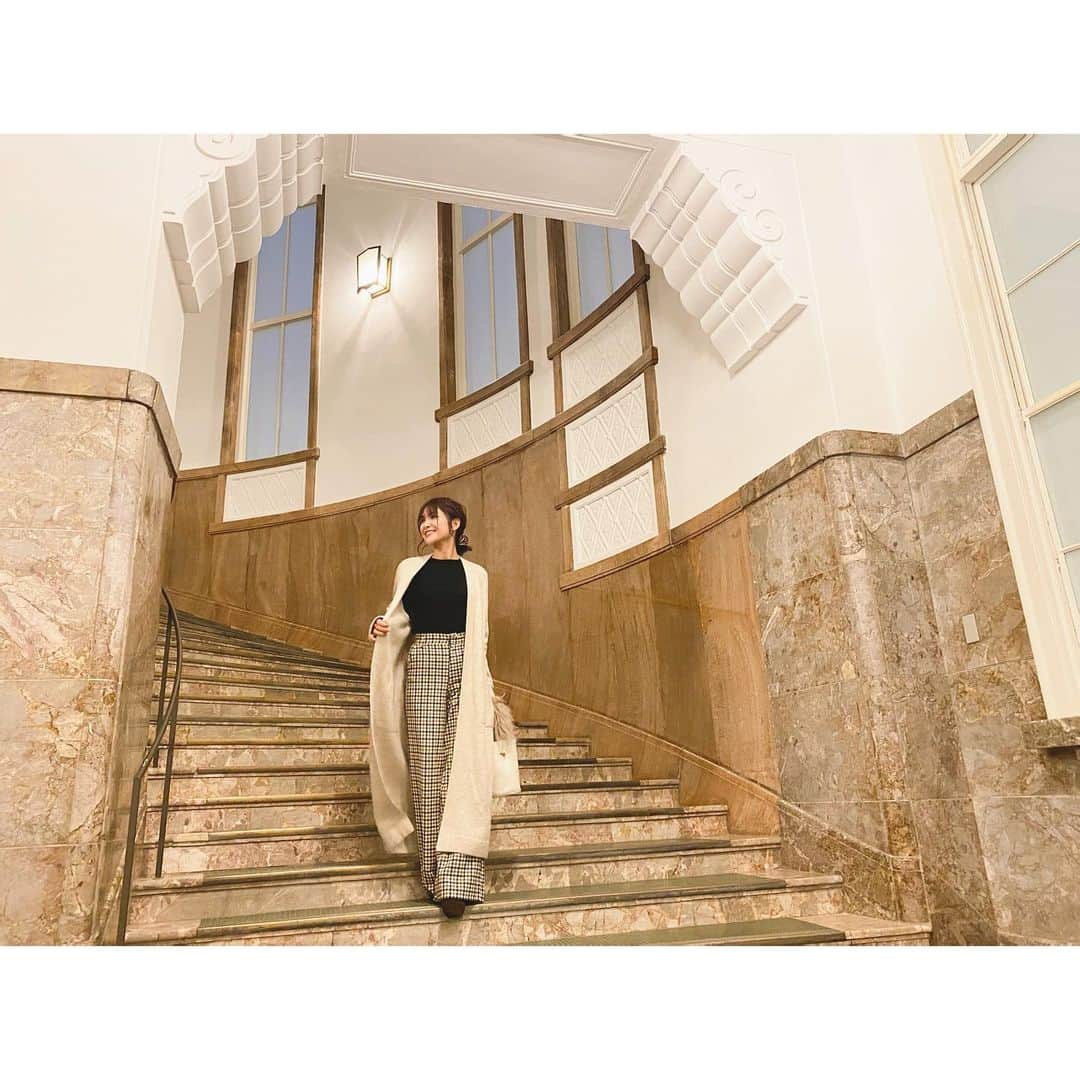 田尻夏樹（なつきんぐ）さんのインスタグラム写真 - (田尻夏樹（なつきんぐ）Instagram)「京都の京都市京セラ美術館の貸切鑑賞をして来ました✨ . 貸切で美術館を観れるのはすっごく贅沢✨✨ ゆっくり美術品を観るのも良いけど 5月にリニューアルされたばかりの現代美術館の美しさの中 お気に入りのお洋服を着て撮影するのも良し！◎ . . 私、アパレルブランドしてるから そのお洋服もたくさん持って行けばよかたなぁ😭😭 . 記念撮影としても思い出に残る1枚を撮れるし 普段なかなか撮れないような写真が撮れて大満足間違い無しです！ . . 京都市京セラ美術館 夜間貸切鑑賞は 2020年12月4日（金）・5日（土）で開催され、 JR 東海ツアーズさんで販売されています！ ※人数制限があります! . 今注目されているイベントなので 早めにチェックしてみてください✨✨ . . . . #empty京都市京セラ美術館 #PR #そうだ京都行こう #empty #empty美術館 #京都市美術館 #京都市京セラ美術館 #アート #京都 #京都観光 ※12/4、5に撮影いただけるのはコレクションルーム 冬期 の一部展示です」11月13日 17時51分 - tajiri_natsuki