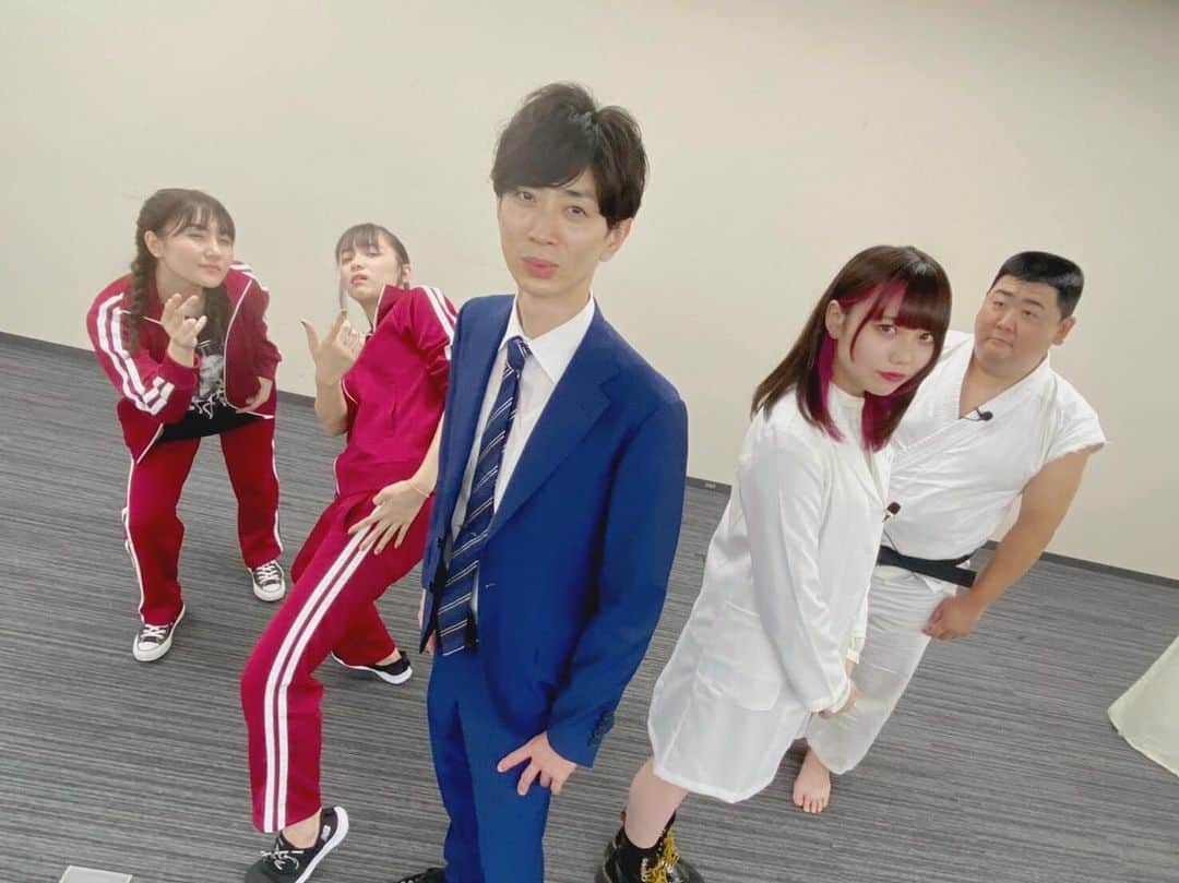 川添りなのインスタグラム：「【📢お知らせです😳💓】  神奈川のテレビ番組 『#神奈川SHOWTIME』に生徒軍団として出演いたしました〜☺️✨  放送日は 11月27日(金)、12月4日(金)、11日(金)、18日(金) 深夜25:30~25:45まで放送されますっ！📺  アイドルのみなさん可愛すぎてきゅんきゅんでした💘 是非。お楽しみにっ！✨」