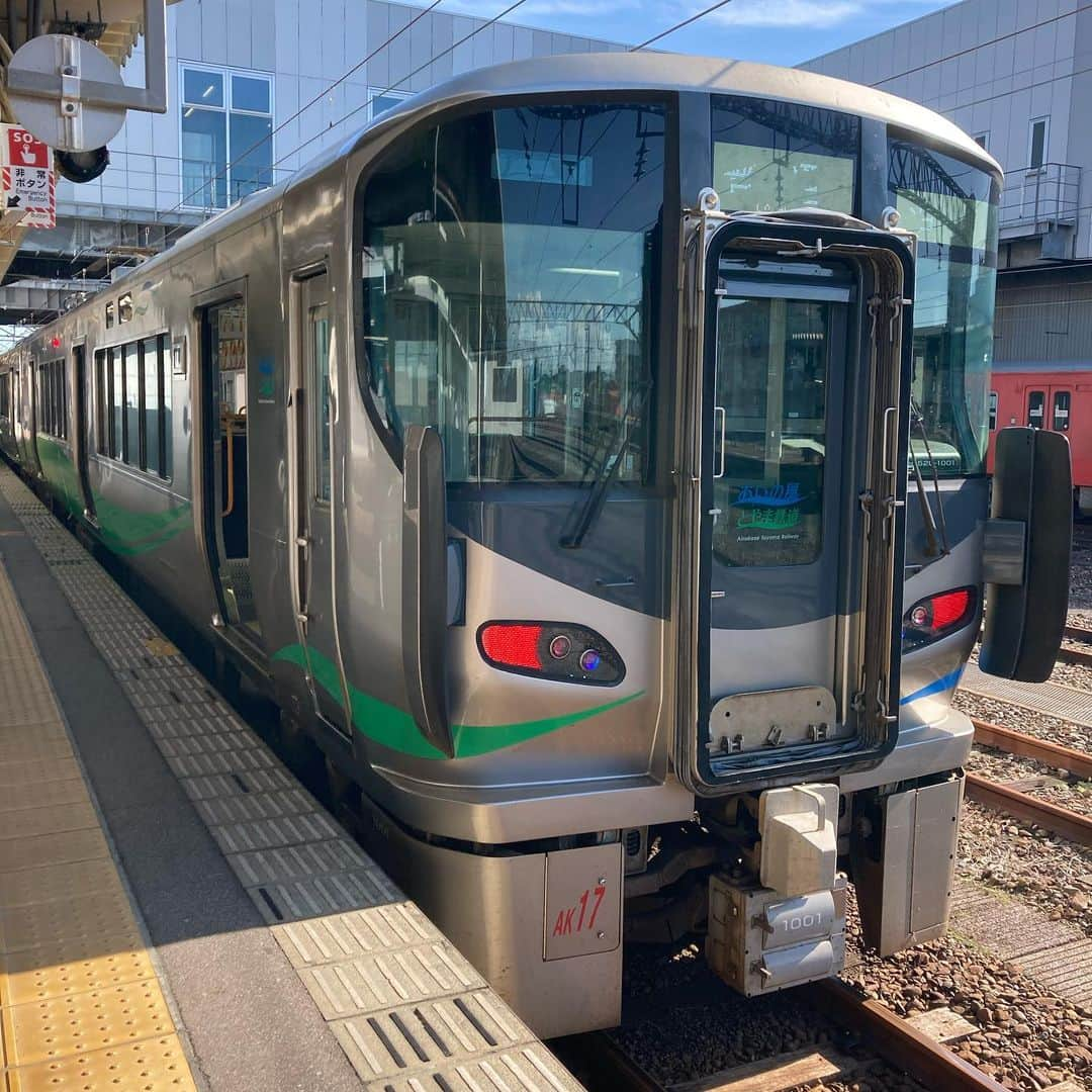 吉川正洋さんのインスタグラム写真 - (吉川正洋Instagram)「今日はあいの風とやま鉄道& IRいしかわ鉄道に乗りました！」11月13日 17時45分 - dhyoshikawa