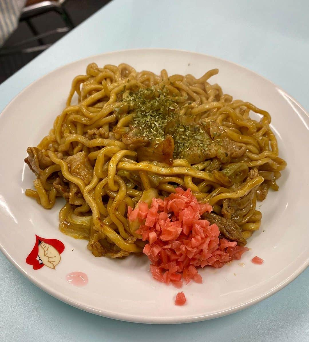 ののさんのインスタグラム写真 - (ののInstagram)「. 京都の餃子人気店 夷川餃子なかじま🥟 ドリンクは芸能人の名前入りグラスが来るから、私には誰のグラスが来るかなって思ってたら千原せいじさんでした🙎‍♂️ 2杯目はうつみ美土里さん  水餃子が好きだから私は茹で餃子を多めに🙆‍♀️ 焼き餃子はニンニク入りで 餃子もカレー天津飯も美味しかった . #夷川餃子なかじま#京都夷川餃子なかじま#餃子#水餃子#天津飯#焼きそば#京都グルメ#京都ディナー#京都餃子#京都中華#二条城#関西グルメ#グルメ女子#グルメスタグラム#中華#カレー#京都カレー#京都観光#京都ランチ#kyoto#japan」11月13日 17時48分 - nonoko0309