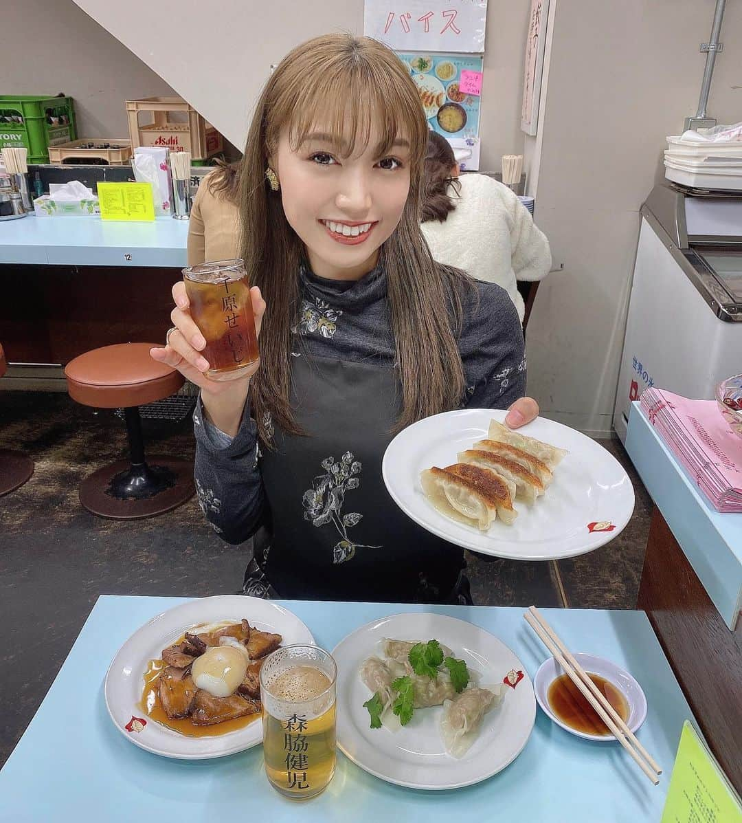 ののさんのインスタグラム写真 - (ののInstagram)「. 京都の餃子人気店 夷川餃子なかじま🥟 ドリンクは芸能人の名前入りグラスが来るから、私には誰のグラスが来るかなって思ってたら千原せいじさんでした🙎‍♂️ 2杯目はうつみ美土里さん  水餃子が好きだから私は茹で餃子を多めに🙆‍♀️ 焼き餃子はニンニク入りで 餃子もカレー天津飯も美味しかった . #夷川餃子なかじま#京都夷川餃子なかじま#餃子#水餃子#天津飯#焼きそば#京都グルメ#京都ディナー#京都餃子#京都中華#二条城#関西グルメ#グルメ女子#グルメスタグラム#中華#カレー#京都カレー#京都観光#京都ランチ#kyoto#japan」11月13日 17時48分 - nonoko0309