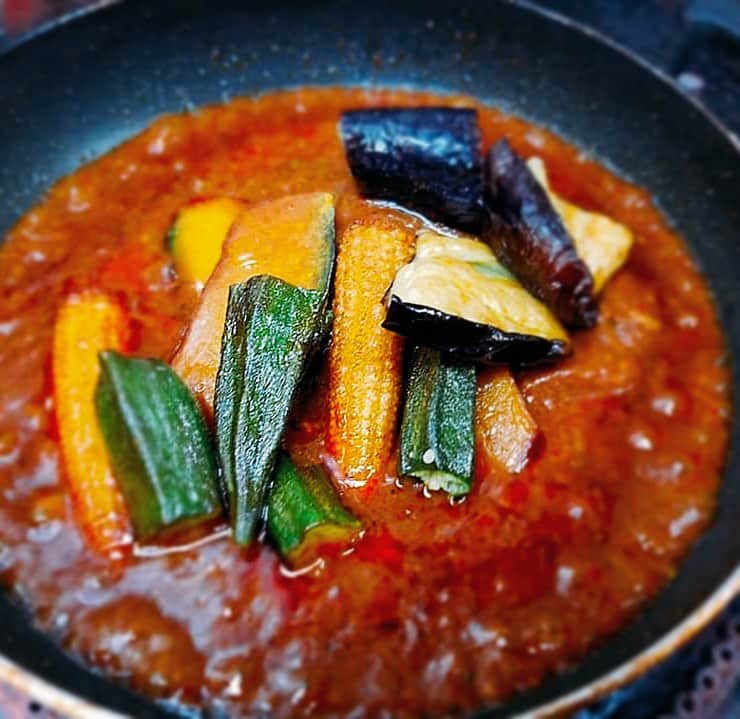 チキン南蛮カレーのルウ王子さんのインスタグラム写真 - (チキン南蛮カレーのルウ王子Instagram)「今日は麻婆野菜カレーがめちゃくちゃ人気であっという間に野菜の仕込みがなくなり完売！！たくさんのご注文に感謝！ヘルウシー麻婆野菜カレー最高！てげうまルウ！たくさんのご来店に感謝！ ★ ★ #麻婆野菜カレー #テイクアウト #都城 #麻婆カレー #カレー倶楽部ルウ #飯テロ #ふるさと納税  #ルウ王子 #グルメスタグラム #宮崎 #カレー好きな人と繋がりたい #宮崎カフェ #チキン南蛮が美味しいお店  #カレー弁当 #福岡 #宮崎ランチ #寺田町 #梅田 #宮崎 #グルメ好きな人と繋がりたい #カレー #南森町 #寺田町駅 #鹿児島 #難波 #都城ランチ #カレーライス」11月13日 17時50分 - currynoprince