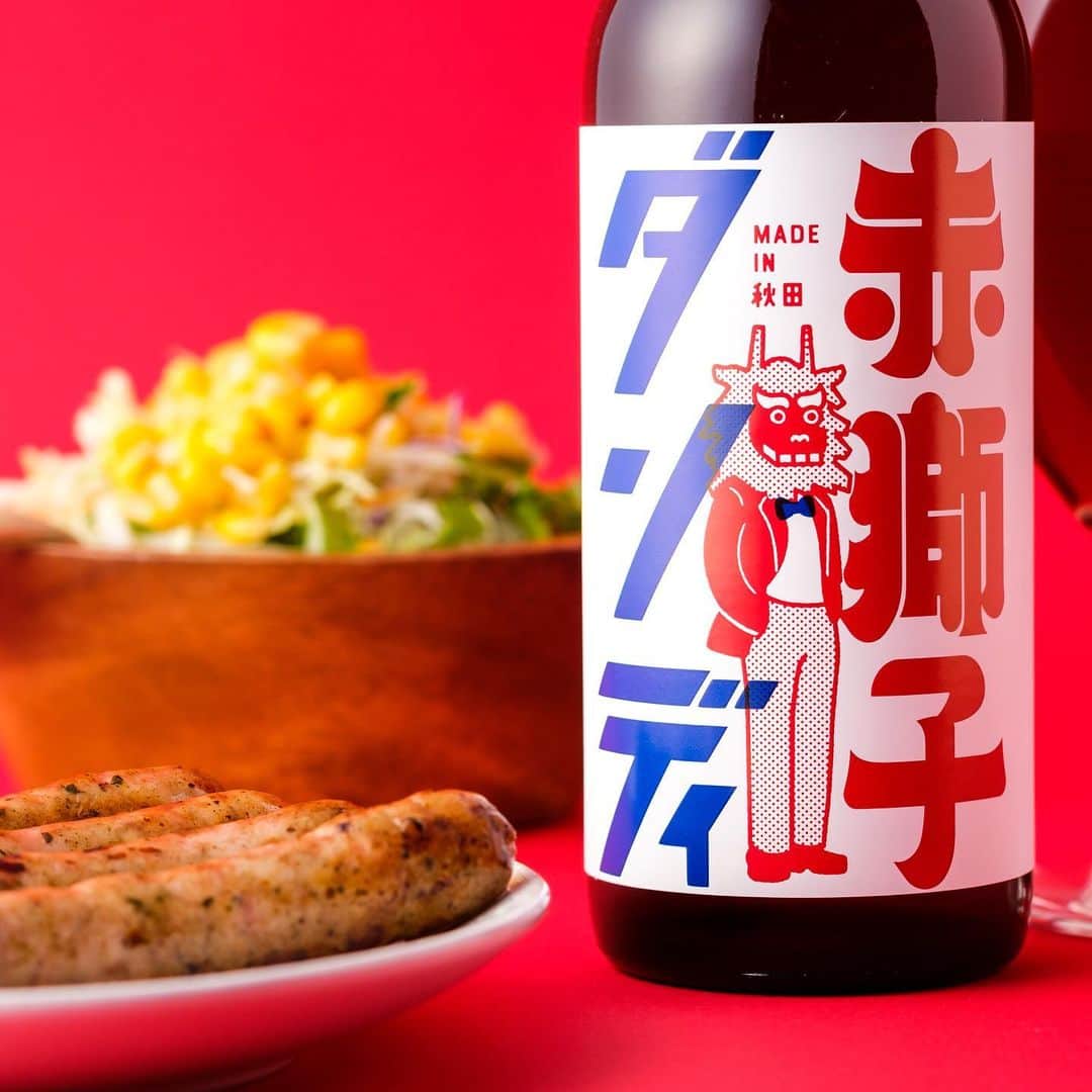 KURAND@日本酒飲み放題さんのインスタグラム写真 - (KURAND@日本酒飲み放題Instagram)「クラフトビール「赤獅子ダンディ」🐯   赤獅子が舞う伝統芸能「ささら舞」で知られる秋田県仙北市でつくられました。 赤褐色の見た目にふさわしい濃厚まろやかな味わいです。   穏やかな苦味はスッと切れが良く、料理との相性も抜群✨ 食事をよりおいしく楽しめるように製造されています。 肉料理とのペアリングをお楽しみください🍖   ラベルデザインの赤獅子は、「ささら舞」という伝統行事から。 「ささら舞」は秋田県仙北市で400年以上続く、歴史のある伝統行事です。 「ささら舞」とは、この地域での「獅子舞」を指しています😳   ビールの種類は、ドイツの伝統的なスタイル「アルトビール」。 赤褐色の見た目と、それにふさわしい濃厚でまろやかな味わい。 ホップの苦味と香りも効いたビターテイストです🍻   酒類 :クラフトビール スタイル：アルト 産地 : 秋田県 アルコール度数 : 5% 価格 : ¥680(税別)   ———————————————   📷 タグ付け 又は #KURAND のハッシュタグで お写真を紹介させていただくことがございます。   また @kurand_info をタグ付けして投稿してください✨   みなさまの素敵なお写真や、 おいしかった😊など感想コメントもお待ちしてます🙌   ——————————————— KURAND（クランド）は、お酒とワクワクをお届けする、 新しいお酒のオンラインショップです。  お酒に興味がある方は、 このアカウントのプロフィール @kurand_info のURLからオンラインショップへ❗️  オンラインショップのなかで、商品名で検索🤩   ——————————————— #KURAND #クランド #クラフトビール #酒 #酒屋 #秋田県 #アルトビール #ささら舞 #ダンディ #ビール好き #田沢湖ビール #獅子舞 #秋田のビール」11月13日 18時00分 - kurand_info