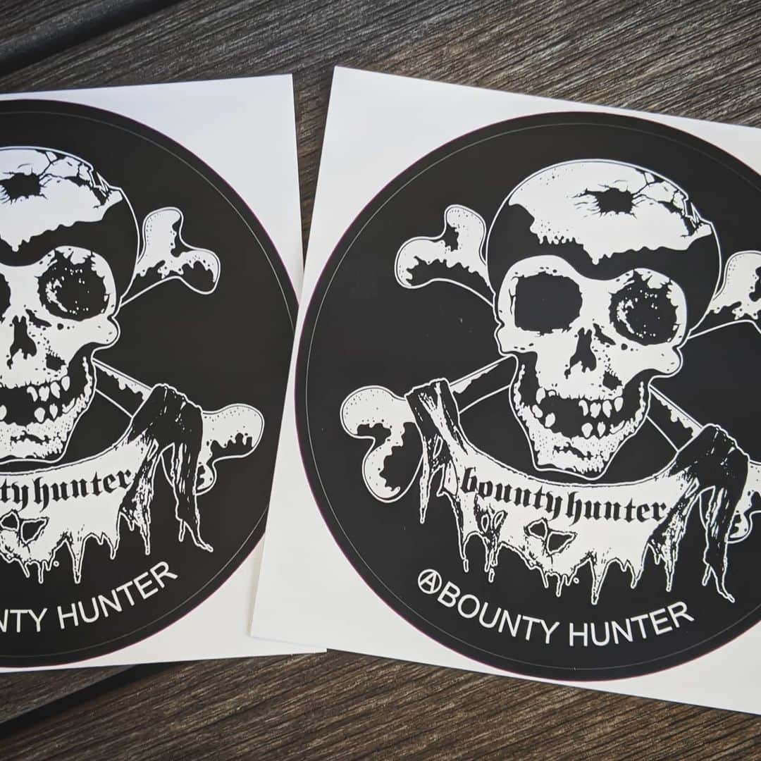 磯部正文のインスタグラム：「先日 ばったり会えた流れで BOUNTY HUNTERへ ヒカルさんと 今度何か一緒に出来たらね〜等々色々とお話☠︎」