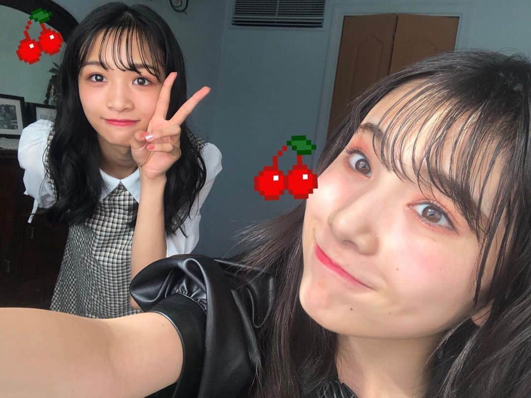 ニコ☆プチのインスタグラム：「🍒 表紙のおふたり✌︎✌︎ ちょうどよい距離感~~🙆🏻‍♀️ . . . #近藤藍月 #中山あやか」