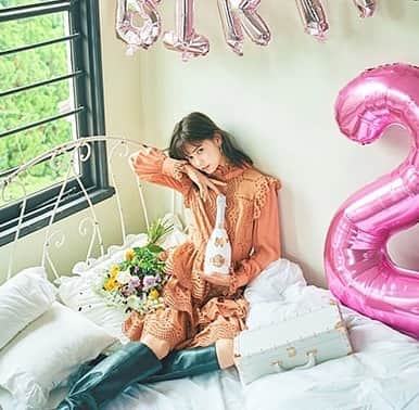 愛花さんのインスタグラム写真 - (愛花Instagram)「20歳の誕生日をエンジェルシャンパンでお祝いしたよー！  エンジェルシャンパンのロゼって幸せを呼ぶってジンクスがあって、特別な日にぴったり☺️  エンジェルシャンパンはボトルも可愛いし、ロゼの可愛い色合いと爽やかな味わいが特にお気に入りポイント☀️  みんなの特別な日におすすめ♡  #エンジェルシャンパン #ファーストシャンパン #ファーストシャンパンはエンジェルシャンパン #20歳のお祝い ＃PR」11月13日 17時58分 - hi_erica_official