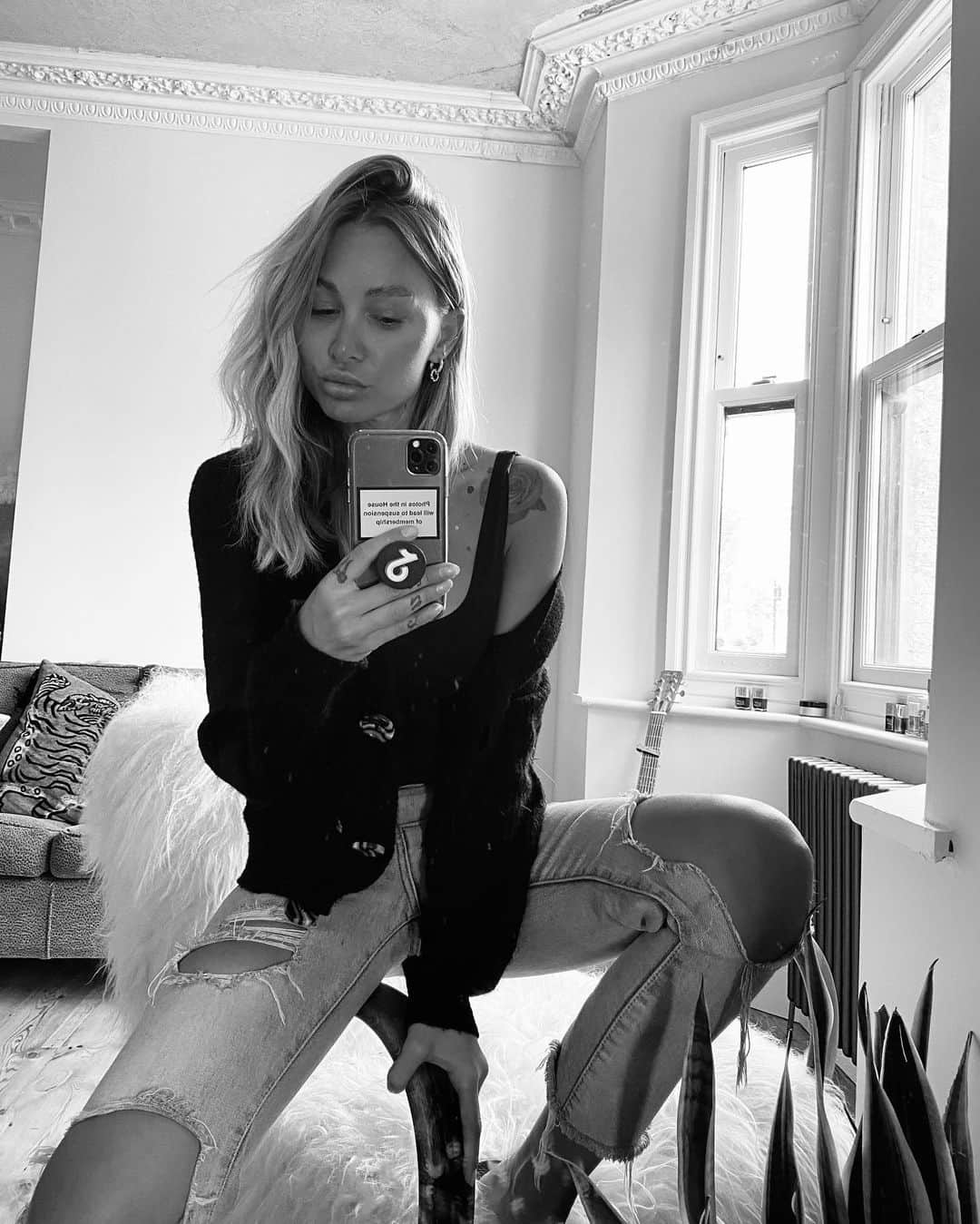 ルー・ティーズデールのインスタグラム：「Alexa play the new Hanson album...」