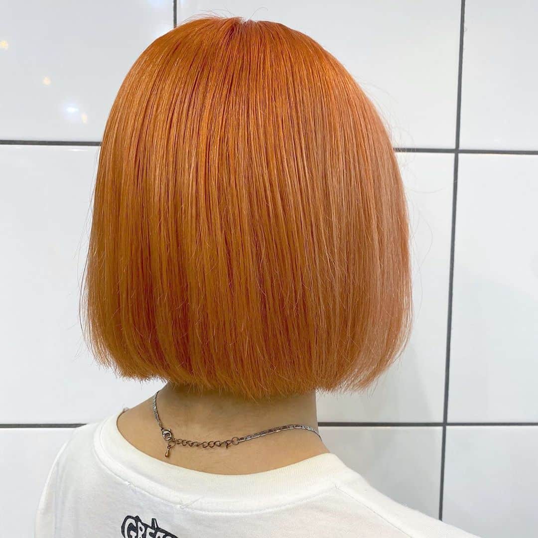 アディクシーカラー(ミルボン) さんのインスタグラム写真 - (アディクシーカラー(ミルボン) Instagram)「《外国人風オレンジブロンド》 ﻿ 外国人の赤毛のような、鮮やかすぎず透明感のあるハイトーンのオレンジカラーです🍊 ﻿ ﻿ ＜レシピ＞ ﻿ ・根本 　﻿ （ペールオレンジ：13スモーキートパーズ）：レッド＝（10：1）：10%  ﻿ 　OXY 3% ﻿ ﻿ ・毛先 　﻿ 　ペールオレンジ 　﻿ 　OXY 3% ﻿ ﻿ Designed by @kosakanaction ﻿」11月13日 18時27分 - addicthy_color
