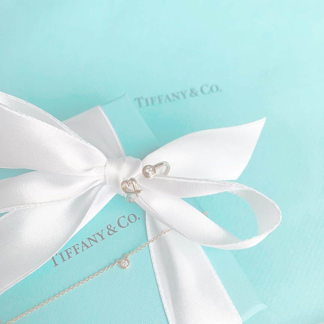 KANAKAさんのインスタグラム写真 - (KANAKAInstagram)「Tiffany ♡  ずっとお母さんのゴールドを借りてたけど、幸せになれるから自分用に！って買ってもらったピンクゴールドのバイザヤードのネックレス♡  かわいすぎて一目惚れしたラビングハートのリング💍 東京からお取り寄せしてもらった✈︎♡  大事にする！ありがとう🥰  #tiffany #tiffanyandco #ティファニー #ネックレス #リング #1111」11月13日 18時44分 - canika_1111