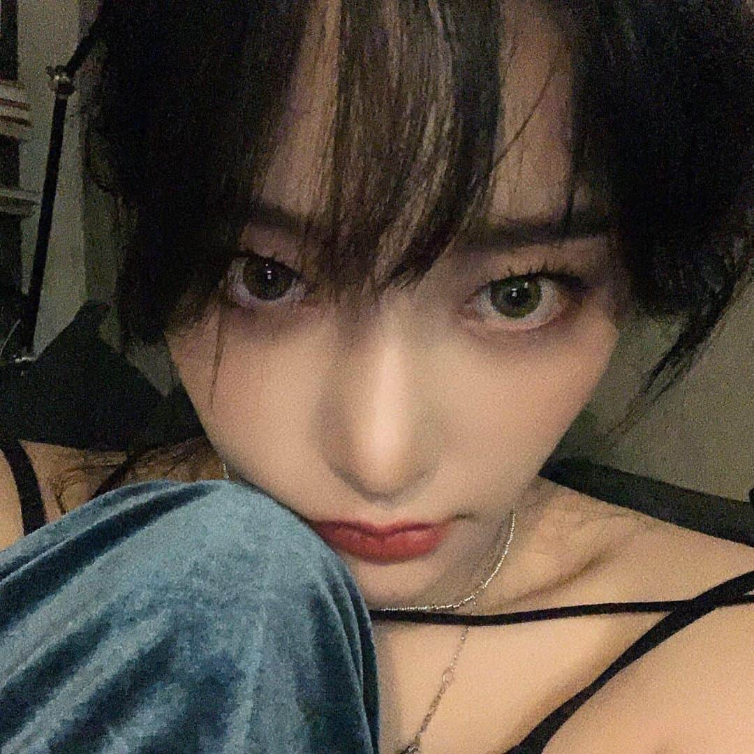 ジョンハさんのインスタグラム写真 - (ジョンハInstagram)「💣👽」11月13日 18時42分 - 1993kg