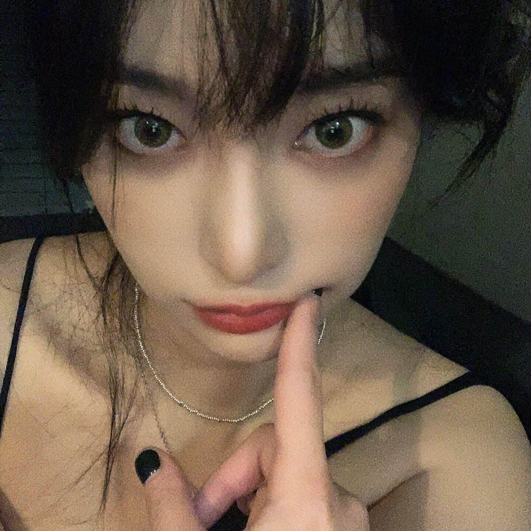 ジョンハさんのインスタグラム写真 - (ジョンハInstagram)「💣👽」11月13日 18時42分 - 1993kg