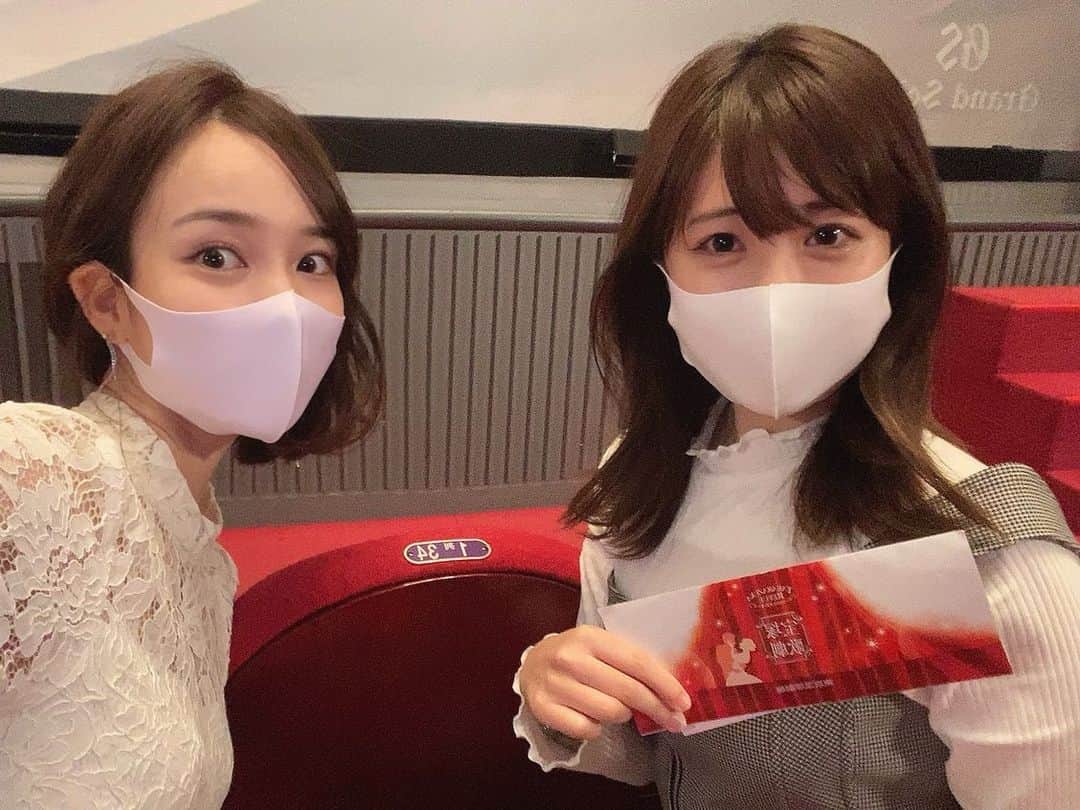 黒澤詩音さんのインスタグラム写真 - (黒澤詩音Instagram)「* 宝塚花組 #はいからさんが通る 🌸  7月に大劇場で浪漫バージョン。 この日は大正バージョン✨  大和和紀さんの原作も大ファン🥰 初演のdvdも漫画も全巻勿論持っています🌸  柚香光ちゃんと華優希ちゃん このお二人を眺めてる時間は至福 （あ！今日は華ちゃんのお誕生日！🎂💕）  贔屓のトップスターお披露目✨ 約20公演確保して通う気満々✊でむかえた春は中止に。 そして再演後の大劇場も1公演のみ観劇で中断😢  …ですが！その劇団の英断から、皆さんの感染防止対策等を経てついに😭！！  絶対にこの公演だけはれいちゃんの大羽根をしっかり目に焼き付けたいと、何度も最前のお席を楽しみにするも、何度も流れもう無理かな…と諦めていたのですが😭 自粛期間を乗り越え、 この日念願叶って喜びもひとしおです😭 自粛期間もおうちで楽しませてくれた劇団に感謝！  我がご贔屓、柚香光さんがトップスターになったことを改めて噛み締められて幸せです。 そして、華ちゃん演じる紅緒はこの世の万物の可愛いの集合体！本当にずっときゅんきゅん！  れいはな眼福😭🌸  やっぱり宝塚っていいなぁ。しあわせ。  #宝塚歌劇団 #takarazuka #花組 #柚香光 さん #華優希 さん #舞台 #ミュージカル #宝塚歌劇」11月13日 18時42分 - shionkurosawa_official