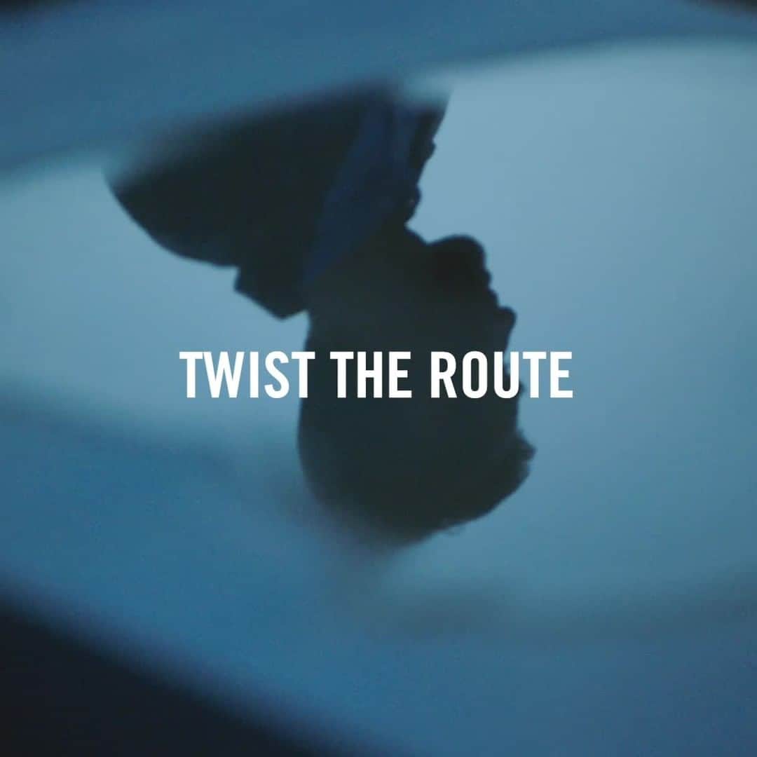 ラドーのインスタグラム：「Time for a twist in direction. Change your route and see where life takes you. #RadoCaptainCook #Feelit」