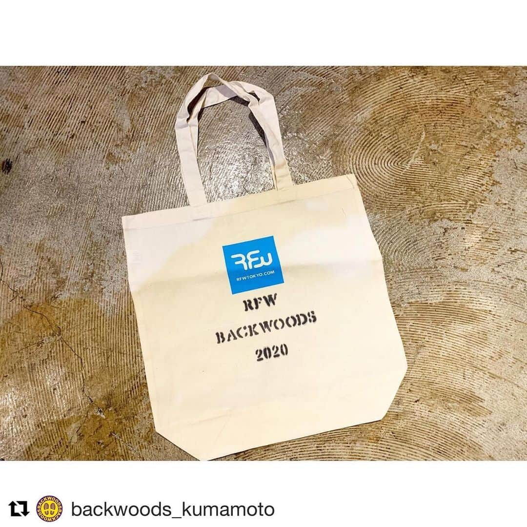 アールエフダブリューさんのインスタグラム写真 - (アールエフダブリューInstagram)「#Repost @backwoods_kumamoto with @get_repost ・・・ . 明日のイベント 『Meeting of RFW』 の購入ノベルティがこちら。  RFWのブランドと当店の店名、 そして激動の2020年がプリントされた キャンバストートバッグを ご購入の皆様にプレゼント。  数には限りがありますので、 予めご了承下さい。  #rfw #meetingofRFW  #backwoods_kumamoto #shoes #fashion #sneaker #boots #バックウッズ #バックウッズ熊本 #靴 #ファッション #スニーカー #ブーツ #セレクトショップ #九州 #熊本 #福岡 #佐賀 #長崎 #大分 #宮崎 #鹿児島 #熊本スニーカー #熊本セレクトショップ #熊本靴屋」11月13日 18時54分 - rfwtokyo