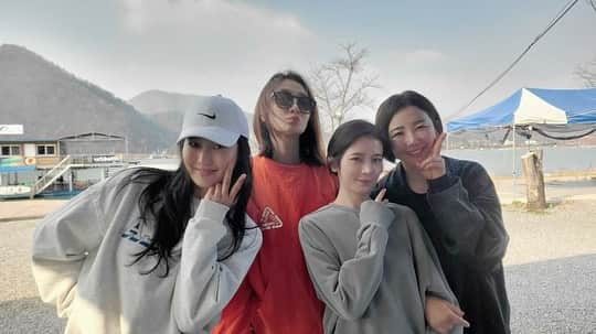 パク・ヒョジュのインスタグラム：「매주 수요일 뭐하지?」