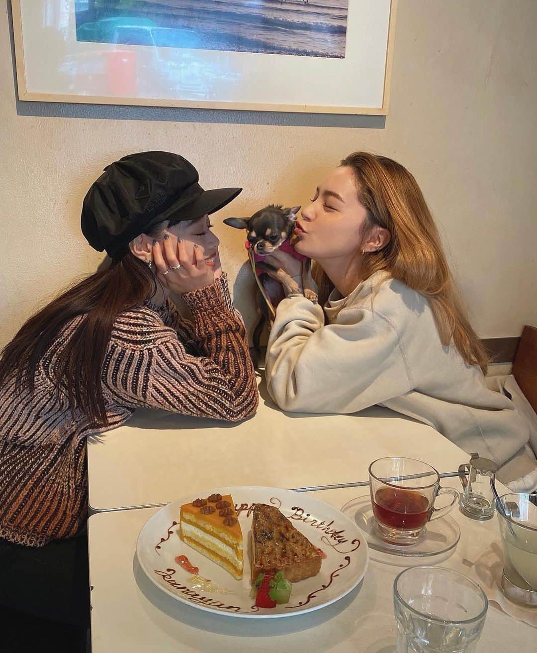 ステファニーのインスタグラム：「🎂💙🎉 誕生日っていいね。 おめでとう！ いつもありがとう！ かなやんの関西弁が大好きw これからもよろしくなぁ♡」