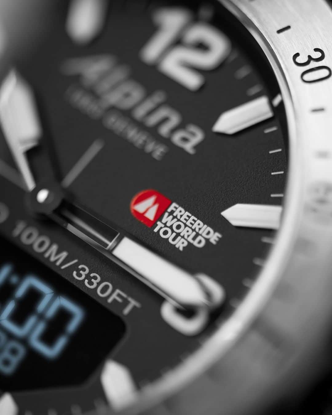 Alpina Watches Japanのインスタグラム：「デザイン性の高さで他と差をつけるハイスペックなスマートウォッチ ㅤㅤㅤㅤㅤㅤㅤㅤㅤㅤㅤㅤㅤ ワールドタイマーにUVセンサー、高度計、気圧計と、とにかく多機能なため、これひとつでマルチに使える優秀ギア。あらゆるブランドからスマートウォッチが登場する中、特筆すべきはアルピナならではの洗練されたデザイン。得意のスポーティな仕様でありながら、あくまでスタイリッシュさにこだわる姿勢を貫いています。 ㅤㅤㅤㅤㅤㅤㅤㅤㅤㅤㅤㅤㅤ 《アルパイナー X》 AL-283FWT5SAQ6 ¥121,000+tax クォーツ、10気圧防水、ラバーストラップ . . . . . . #Alpina #AlpinaWatchesJapan #swissmade #swisswatch #watch #wristwatch #sportwatch #outdoor #alpiner #smartwatch #worldtimer #UV #altimeter #compass #limitededition #specialedition #アルピナ #アルピナウォッチ #スイス時計 #時計 #腕時計 #スポーツウォッチ #アウトドア #アルパイナー #スマートウォッチ  #ワールドタイマー #UVセンサー #高度計 #気圧計 #世界限定」