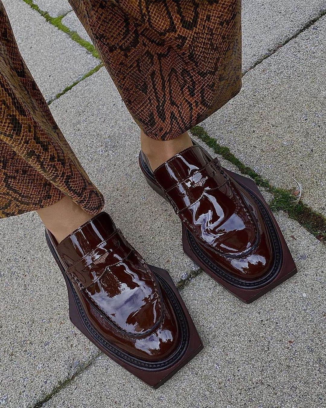 MATCHESFASHION.COMさんのインスタグラム写真 - (MATCHESFASHION.COMInstagram)「Step up your seasonal game with @martine_rose’s directional loafers, styled by our community. Thanks for sharing @venswifestyle! Let us know what you’re up to and what you’re wearing whilst doing it by tagging @MATCHESFASHION and #GiveFashion.  More inspiration is waiting at the link in bio.」11月13日 19時02分 - matches