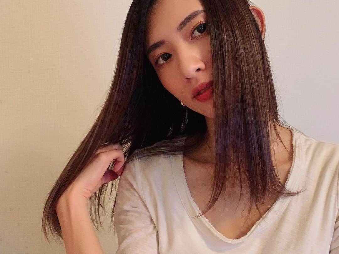 のインスタグラム：「. . 今日は @vaice_hair_2020 でカラー、トリートメント、ヘッドスパやってきました！ 頭もスッキリしたし、髪の毛も綺麗になって嬉しい😭 メンテナンスて大事ね。 @hiro__vaice さん今日もありがとうございました✨ . #美容室 #vaice #ダメージケア #vaiceトリートメント #メンテナンス #ストレートヘア #ワンレンメッシュ #大人カラー #大人ヘアー」