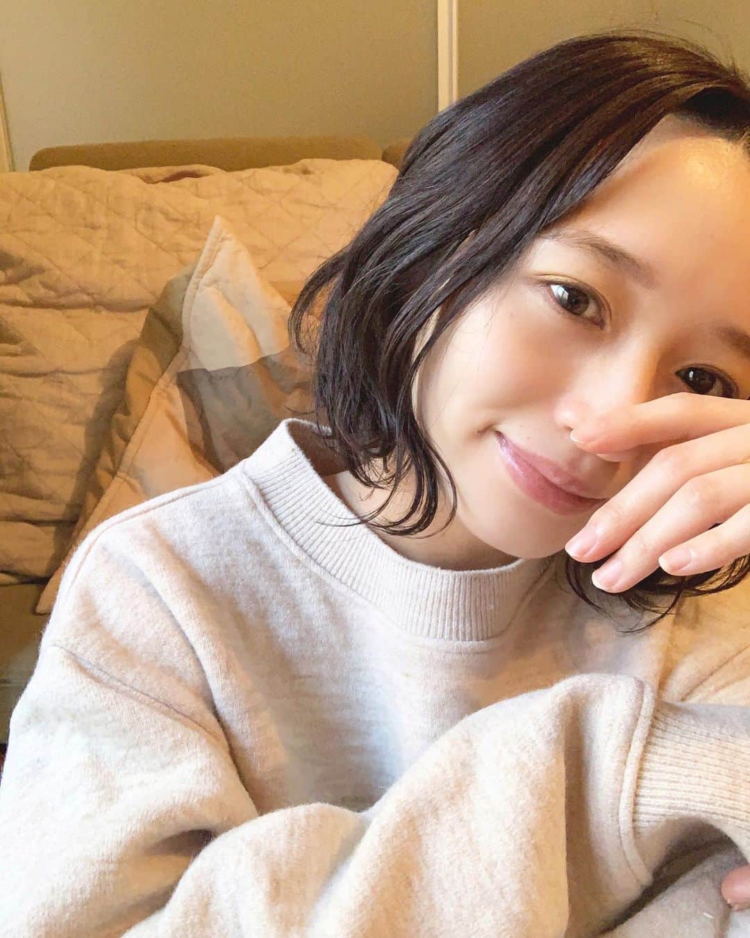 のインスタグラム：「先日ヘアメンテナンスでリノへ。 いつものセピアブラウンを少し濃く入れてもらいました🤎 前髪は分け易いように軽くしてもらってスタイリングが楽！また伸ばします✌️ suuさんいつもありがとうございます🥰」