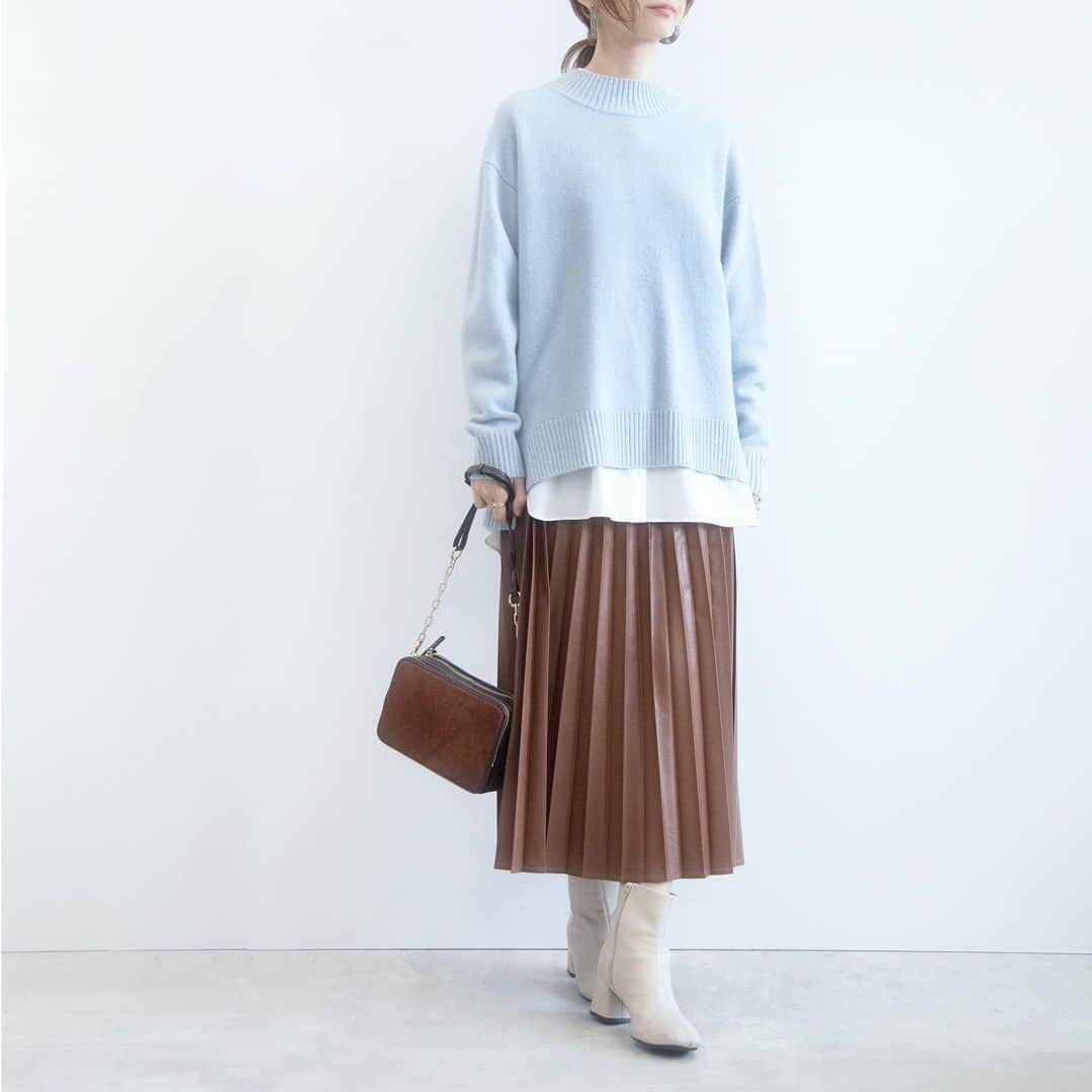 INDIVIのインスタグラム：「- pick up items -﻿ ﻿ ﻿ カシミヤ混でふんわりとしたタッチが特徴の良質なニット。﻿ ハイネック部分の後ろにスリットを入れることで、首に付かず離れずの程よい抜け感を演出。﻿ パンツはもちろん、ボリュームのあるスカート合わせもすっきりまとまるのでおすすめです☺︎﻿ ﻿ ﻿ ✴︎knit.¥14,850(税込)﻿ ✴︎no.127-19443﻿ ﻿ ✴︎skirt.¥12,650(税込)﻿ ✴︎no.127-79080﻿ ﻿ ﻿ #INDIVI﻿ #インディヴィ」