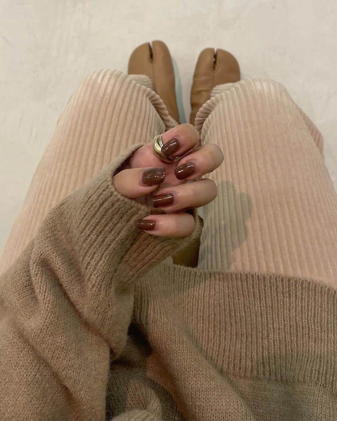 kannnaのインスタグラム：「cocoaカラー☕️🤎 絶妙カラーで可愛い〜 popupの時のネイルカラー迷う〜」