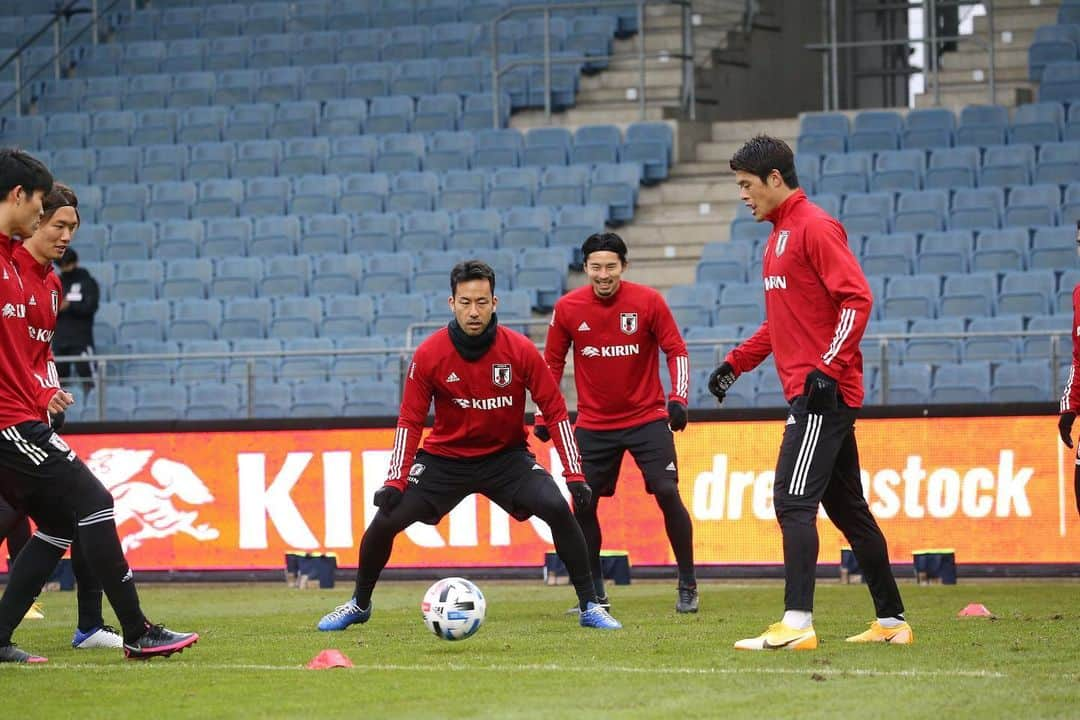 サッカーキングさんのインスタグラム写真 - (サッカーキングInstagram)「. 🇯🇵オーストリア合宿4日目🇦🇹  【試合情報】 🇯🇵日本代表 vs パナマ代表🇵🇦 🗓️2020年11月13日 ⏰23時15分キックオフ 📺フジテレビ系列 🗣️風間八宏（解説） 🎙️中村光宏（実況）  📷Photo by JFA  #川島永嗣 #権田修一 #シュミット・ダニエル #長友佑都 #吉田麻也 #酒井宏樹 #室屋成 #植田直通 #板倉滉 #冨安健洋 #菅原由勢 #原口元気 #柴崎岳 #遠藤航 #伊東純也 #橋本拳人 #南野拓実 #鎌田大地 #中山雄太 #三好康児 #久保建英 #鈴木武蔵 #浅野拓磨 #日本代表 #daihyo #サッカーキング #サッカー #⚽️」11月13日 19時21分 - soccerkingjp