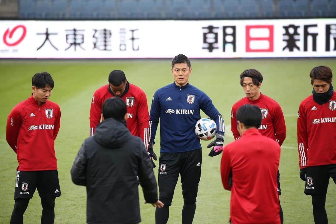 サッカーキングさんのインスタグラム写真 - (サッカーキングInstagram)「. 🇯🇵オーストリア合宿4日目🇦🇹  【試合情報】 🇯🇵日本代表 vs パナマ代表🇵🇦 🗓️2020年11月13日 ⏰23時15分キックオフ 📺フジテレビ系列 🗣️風間八宏（解説） 🎙️中村光宏（実況）  📷Photo by JFA  #川島永嗣 #権田修一 #シュミット・ダニエル #長友佑都 #吉田麻也 #酒井宏樹 #室屋成 #植田直通 #板倉滉 #冨安健洋 #菅原由勢 #原口元気 #柴崎岳 #遠藤航 #伊東純也 #橋本拳人 #南野拓実 #鎌田大地 #中山雄太 #三好康児 #久保建英 #鈴木武蔵 #浅野拓磨 #日本代表 #daihyo #サッカーキング #サッカー #⚽️」11月13日 19時21分 - soccerkingjp