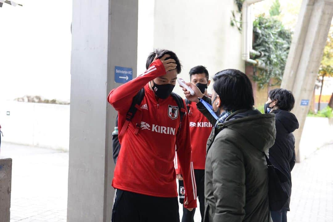 サッカーキングさんのインスタグラム写真 - (サッカーキングInstagram)「. 🇯🇵オーストリア合宿4日目🇦🇹  【試合情報】 🇯🇵日本代表 vs パナマ代表🇵🇦 🗓️2020年11月13日 ⏰23時15分キックオフ 📺フジテレビ系列 🗣️風間八宏（解説） 🎙️中村光宏（実況）  📷Photo by JFA  #川島永嗣 #権田修一 #シュミット・ダニエル #長友佑都 #吉田麻也 #酒井宏樹 #室屋成 #植田直通 #板倉滉 #冨安健洋 #菅原由勢 #原口元気 #柴崎岳 #遠藤航 #伊東純也 #橋本拳人 #南野拓実 #鎌田大地 #中山雄太 #三好康児 #久保建英 #鈴木武蔵 #浅野拓磨 #日本代表 #daihyo #サッカーキング #サッカー #⚽️」11月13日 19時21分 - soccerkingjp