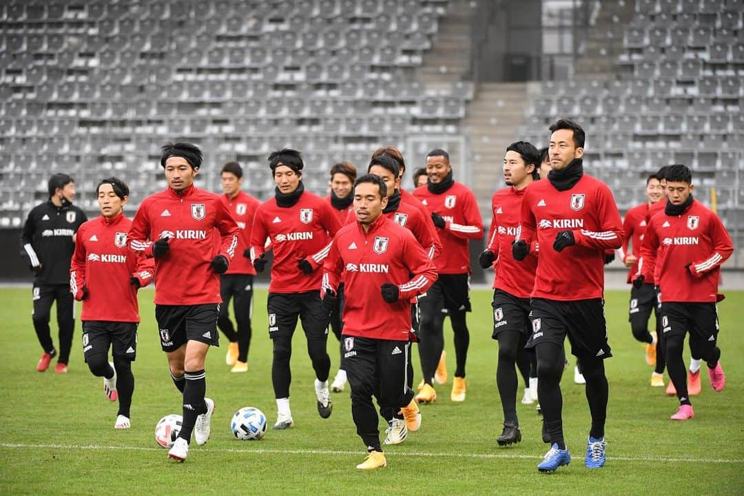 サッカーキングさんのインスタグラム写真 - (サッカーキングInstagram)「. 🇯🇵オーストリア合宿4日目🇦🇹  【試合情報】 🇯🇵日本代表 vs パナマ代表🇵🇦 🗓️2020年11月13日 ⏰23時15分キックオフ 📺フジテレビ系列 🗣️風間八宏（解説） 🎙️中村光宏（実況）  📷Photo by JFA  #川島永嗣 #権田修一 #シュミット・ダニエル #長友佑都 #吉田麻也 #酒井宏樹 #室屋成 #植田直通 #板倉滉 #冨安健洋 #菅原由勢 #原口元気 #柴崎岳 #遠藤航 #伊東純也 #橋本拳人 #南野拓実 #鎌田大地 #中山雄太 #三好康児 #久保建英 #鈴木武蔵 #浅野拓磨 #日本代表 #daihyo #サッカーキング #サッカー #⚽️」11月13日 19時21分 - soccerkingjp