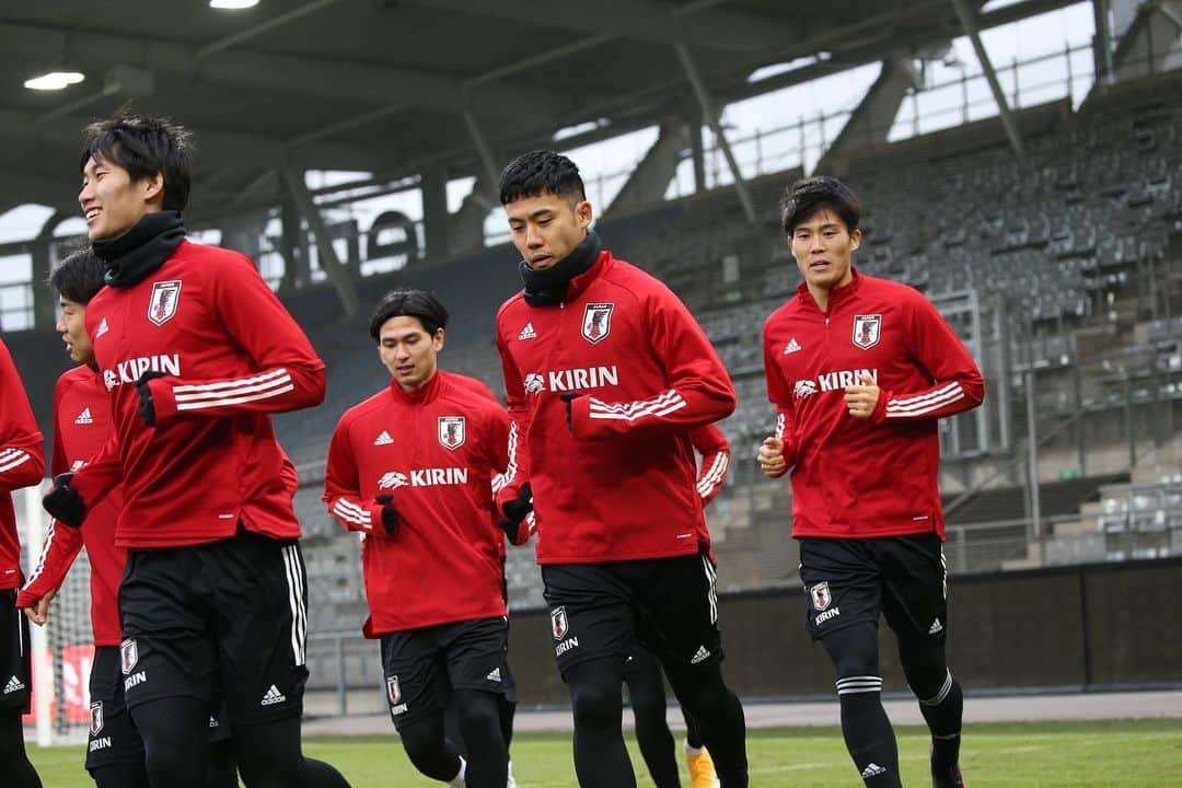 サッカーキングさんのインスタグラム写真 - (サッカーキングInstagram)「. 🇯🇵オーストリア合宿4日目🇦🇹  【試合情報】 🇯🇵日本代表 vs パナマ代表🇵🇦 🗓️2020年11月13日 ⏰23時15分キックオフ 📺フジテレビ系列 🗣️風間八宏（解説） 🎙️中村光宏（実況）  📷Photo by JFA  #川島永嗣 #権田修一 #シュミット・ダニエル #長友佑都 #吉田麻也 #酒井宏樹 #室屋成 #植田直通 #板倉滉 #冨安健洋 #菅原由勢 #原口元気 #柴崎岳 #遠藤航 #伊東純也 #橋本拳人 #南野拓実 #鎌田大地 #中山雄太 #三好康児 #久保建英 #鈴木武蔵 #浅野拓磨 #日本代表 #daihyo #サッカーキング #サッカー #⚽️」11月13日 19時21分 - soccerkingjp