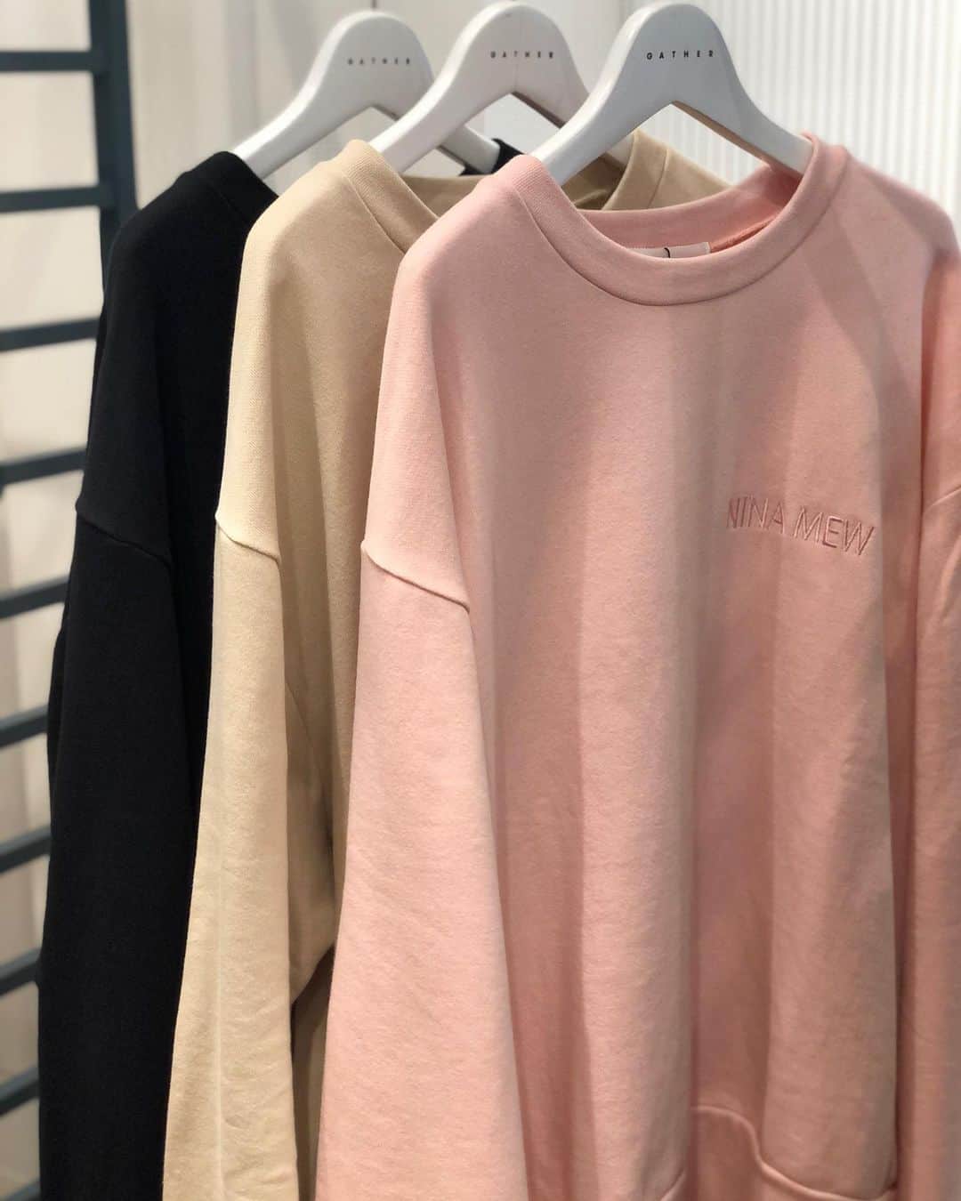 新谷美奈のインスタグラム：「.﻿ ﻿ ☑︎pink﻿ ☑︎beige﻿ ☑︎black﻿ ﻿ どの色にしようかずっと悩んでます🤔💭💗﻿ ﻿ Nina mew﻿ sweat ¥15,000+tax﻿ ﻿ ▷HAPPY COUPONで最大10%OFFに！﻿ 　精算時にお渡ししております♡﻿ ﻿ @ninamew_official#Ninamew#ニーナミュウ#ゆめタウン#ゆめタウン佐賀#セレクトショップ#selectshop」