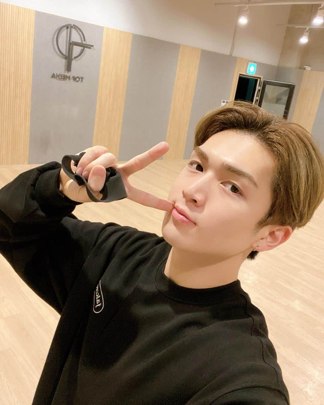 UP10TIONさんのインスタグラム写真 - (UP10TIONInstagram)「깜장옷 규진 깜규! #up10tion #규진 #gyujin」11月13日 19時29分 - u10t_official