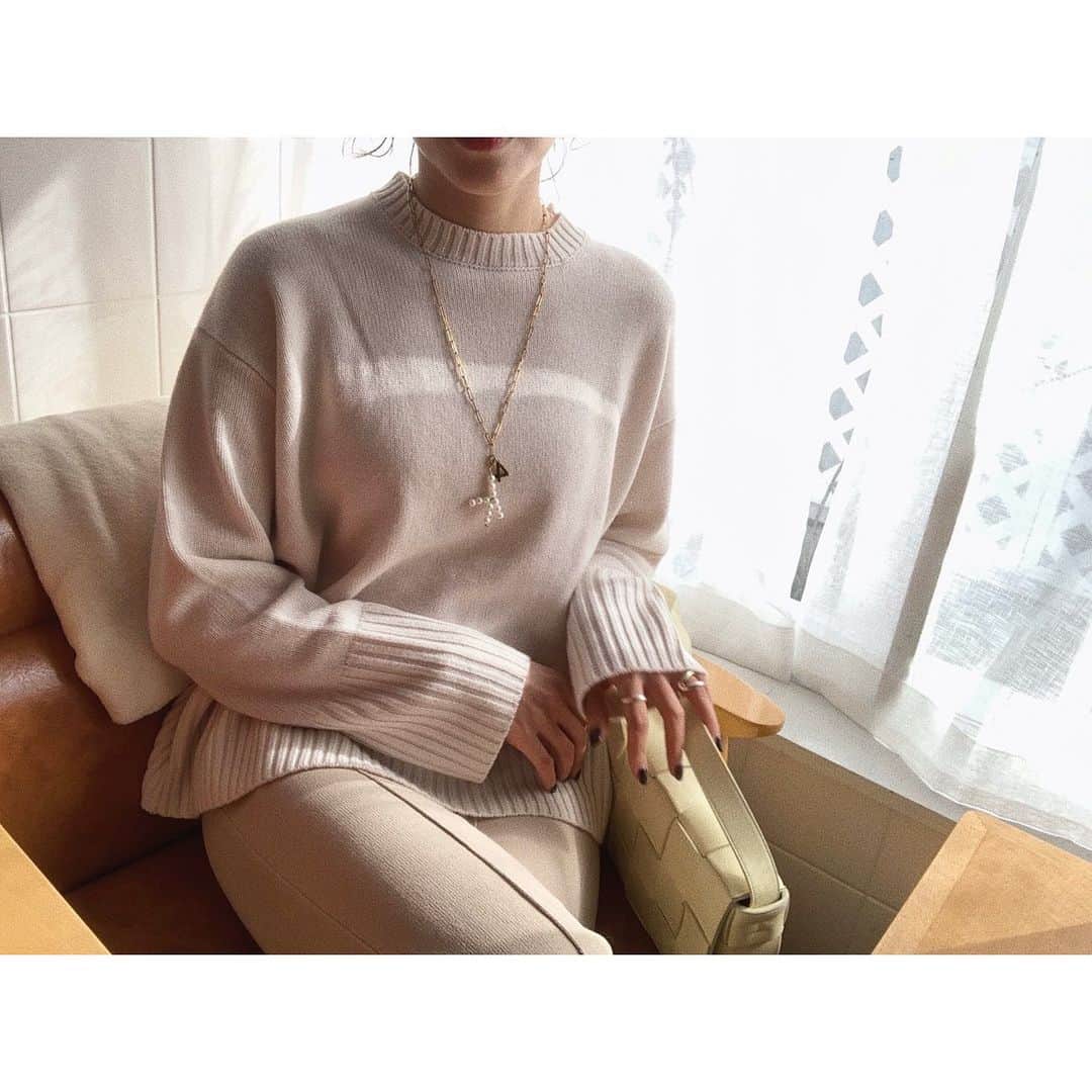 miheeさんのインスタグラム写真 - (miheeInstagram)「ootd ㅤ ㅤ 着回ししやすいベーシックなニットは @norc.jp さんのを🧶♡ ㅤ ㅤ カシミヤ素材で着心地の良さもよくて 形もきれい🙆‍♀️。 ㅤ ㅤ knit : #norc #norcbytheline  #norc_officialonlinestore ㅤ ㅤ」11月13日 19時41分 - __mihi__