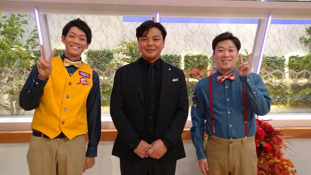 皆川勇気のインスタグラム：「元サッカー日本代表の城彰二さんと写真撮って頂きました😍😍 めちゃくちゃ嬉しい😆  明日の15:25から、全国高校サッカー選手権の大阪大会決勝がytvで放送されます！！！⚽️  金光大阪vs履正社  お見逃しなく！！🙇‍♂️」