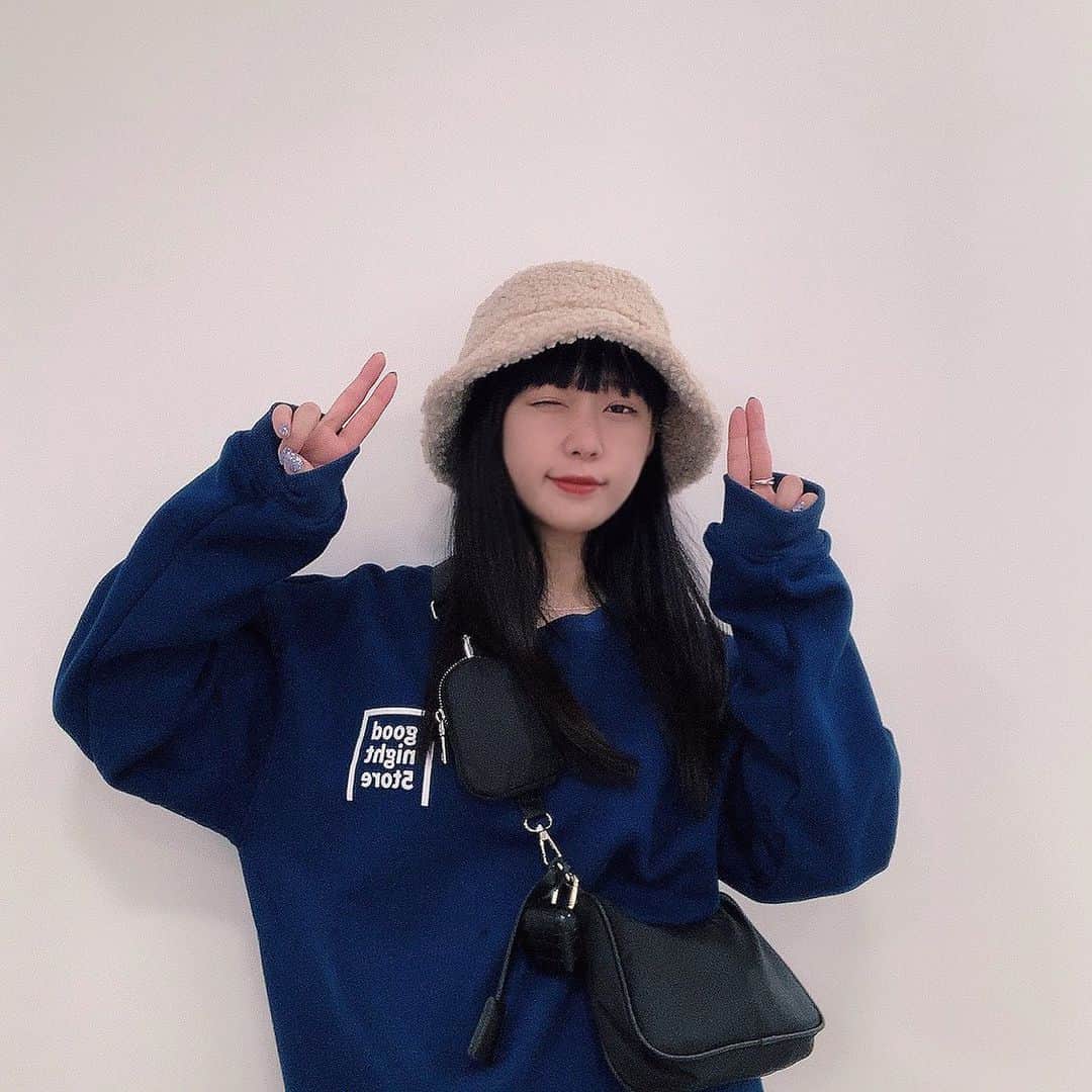 山下恵奈のインスタグラム：「#えなめるフク 地元でラーメン食べた日🍜 メイクもコーデもオフモード🍻」
