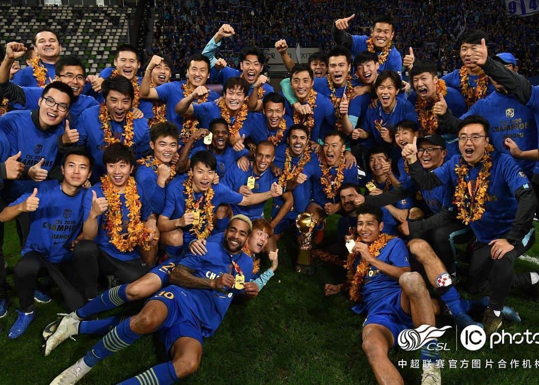 ミランダのインスタグラム：「Uma grande conquista, entramos  na história como os primeiros a ganhar o campeonato chinês  pela família Suning @jiangsusuningfc 🇨🇳🇧🇷」