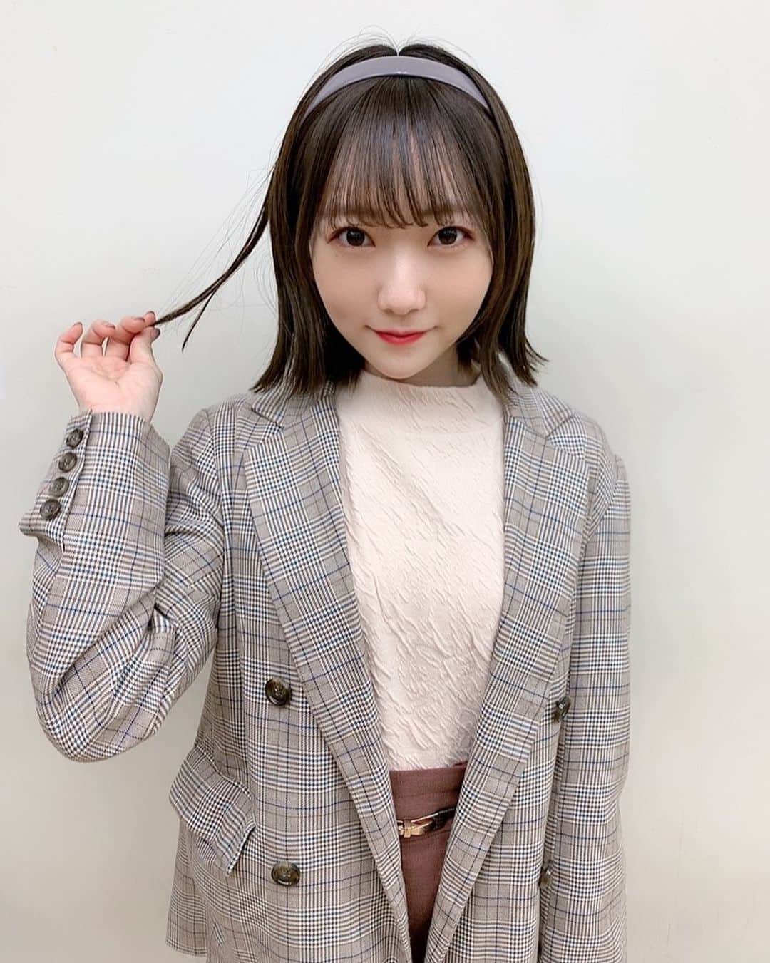 夏川愛実のインスタグラム：「﻿ ﻿ ﻿ 短くなった😚🤭﻿ ﻿ ﻿ #ショートボブ#ボブヘア#ボブヘアアレンジ#ボブ﻿ #ショートヘア#ショート#ボブアレンジ#カチューシャ﻿ ﻿ ﻿」