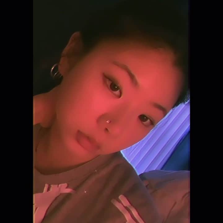 Hannahのインスタグラム：「곧 뉴뉴커버 업로드 기대해쥬 🥃🥃🥃」