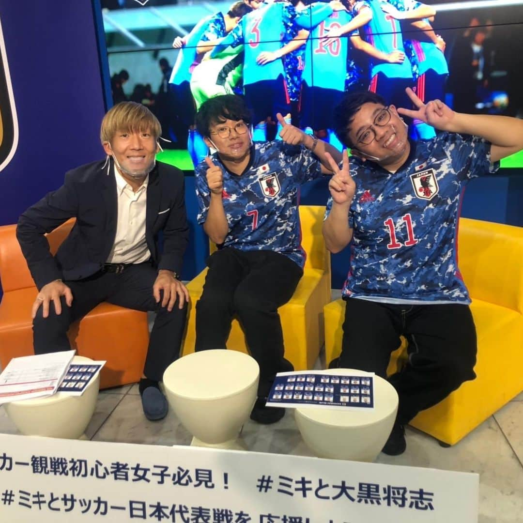 昴生さんのインスタグラム写真 - (昴生Instagram)「インスタライブ！！ #昨日 #日本代表vsパナマ代表戦の #前に日本サッカー協会のビルのロビーで #元日本代表の #大黒将志 選手と #インスタライブさせていただきました！ #憧れの選手とインスタライブ！ #ほんまおれらはええ仕事させてもろてる！ #始まる前から色々お話していただいて #素敵な方でした！ #日本サッカーミュージアムも見学させてもらいました！ #恐れ多くも数々の名選手のサインが書いてある壁に #僕も書かせていただきました！ #パナマ戦にも無事勝利して #次はメキシコ戦！ #18日の朝5時から！ #水曜日なのでおはスタの日！ #ちょうど起きる時間くらい！ #終わるころにおはスタ始まる！ #みんな！ #18日は早起きや！」11月14日 6時49分 - mikikousei