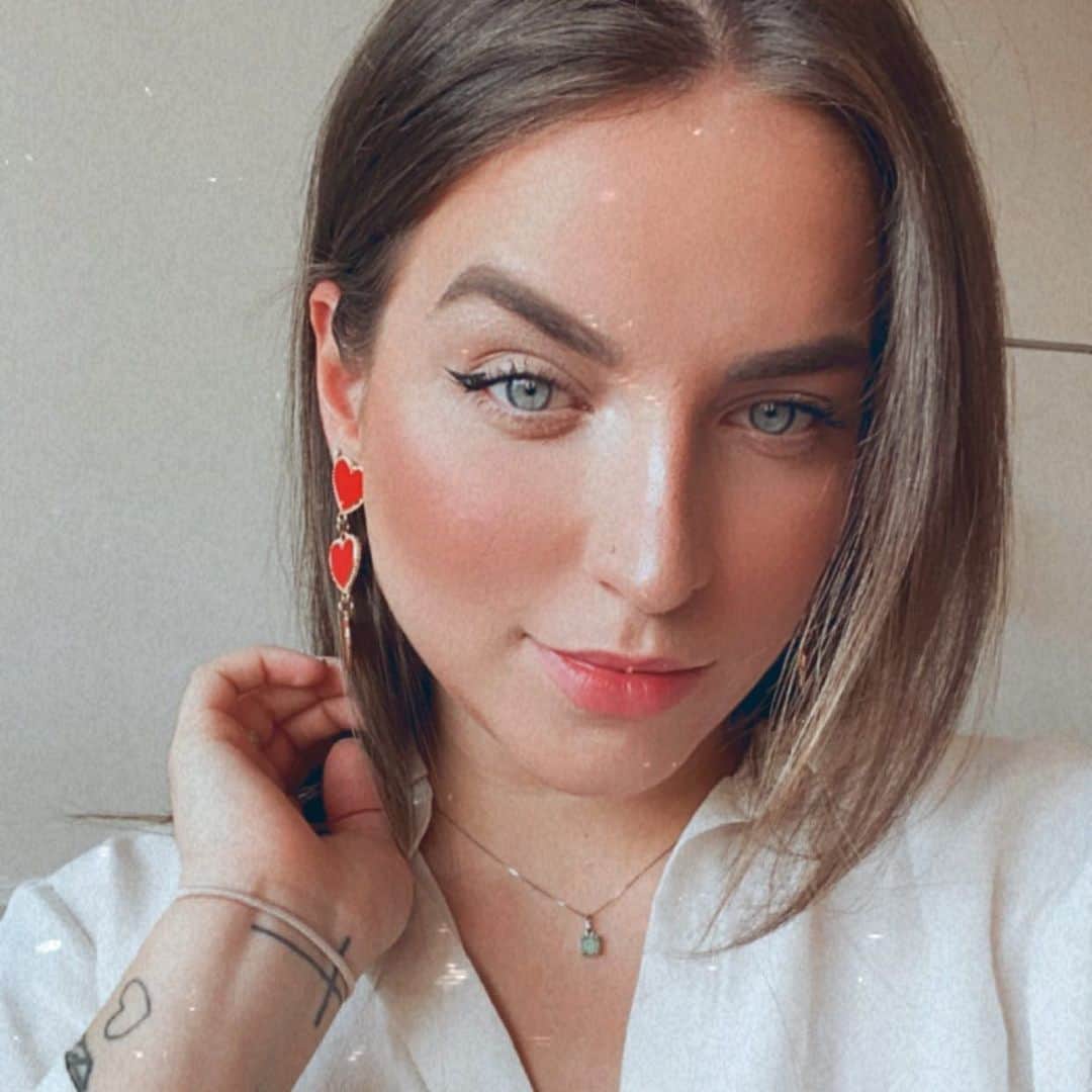 Bruna Unzuetaのインスタグラム：「Ah não, agora quero cortar meu bebelo 🤭」