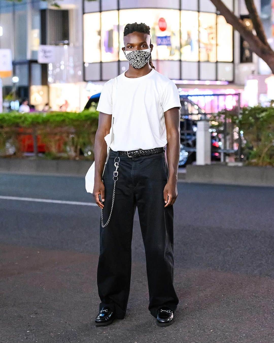 Harajuku Japanさんのインスタグラム写真 - (Harajuku JapanInstagram)「Fashion model Joseph Oxley (@things.shop.jo see comments or photo for his personal tag) on the street in Harajuku wearing a monochrome style with a @Things.Shop.Jo face mask (attached to his belt in some shots) and shirt, UNIQLO pants, an IKEA bag, and G.H. Bass & Co. loafers.」11月14日 5時14分 - tokyofashion