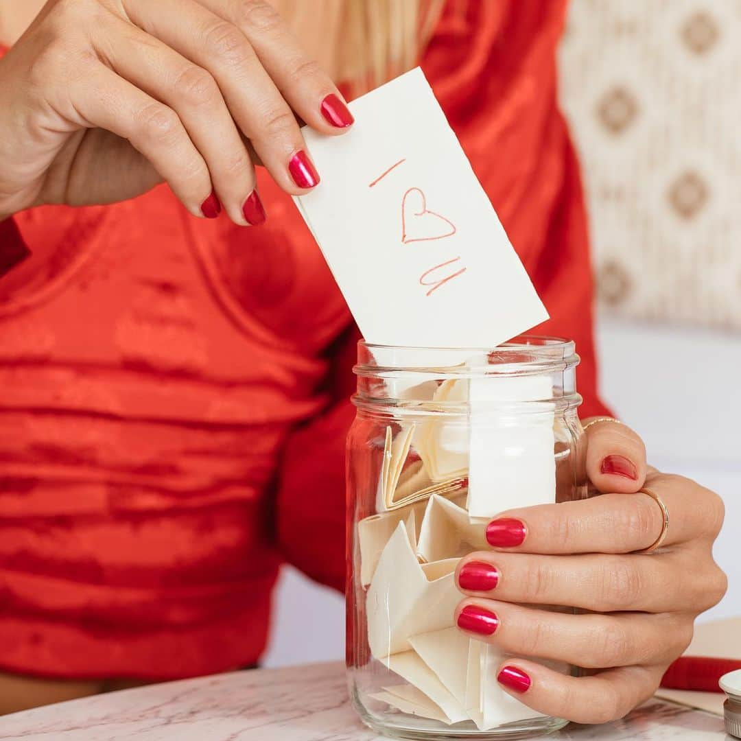 OPIさんのインスタグラム写真 - (OPIInstagram)「Tag someone you love more than perfectly painted #RedNails! #WorldKindnessDay 😘  Shade: #RedYForTheHolidays  #ColorIsTheAnswer #OPIShineBright #OPIObsessed #RedMani #HolidayMani #BeKind #HolidayNails #HolidayNailInspo #HolidayGlam #ThanksgivingNailInspo #NailsOnPoint #ThanksgivingMani」11月14日 5時31分 - opi