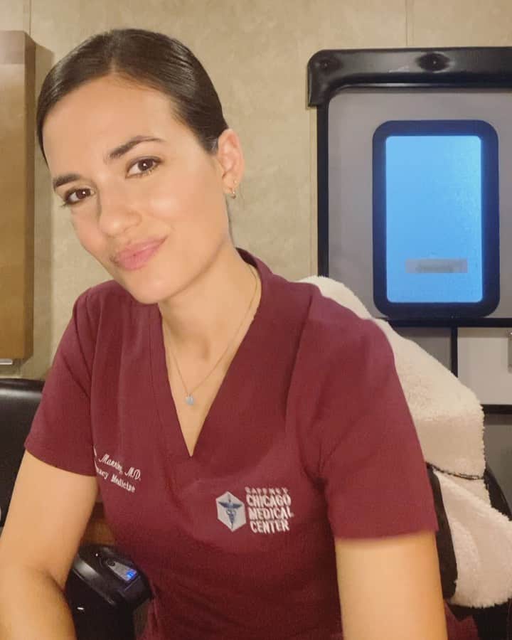 トーレイ・デヴィートのインスタグラム：「THANK YOU, #ChiHards ! Peace, love & #wearamask ❤️ #chicagoMed」